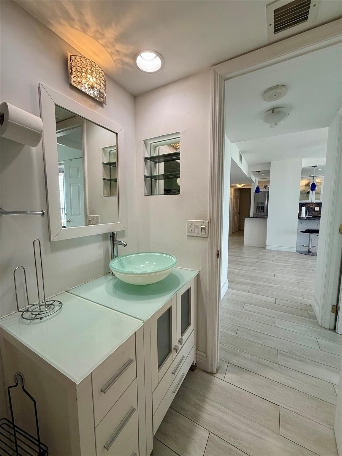 101 Briny Avenue, #1107, Pompano Beach, FL 33062 Guest bath