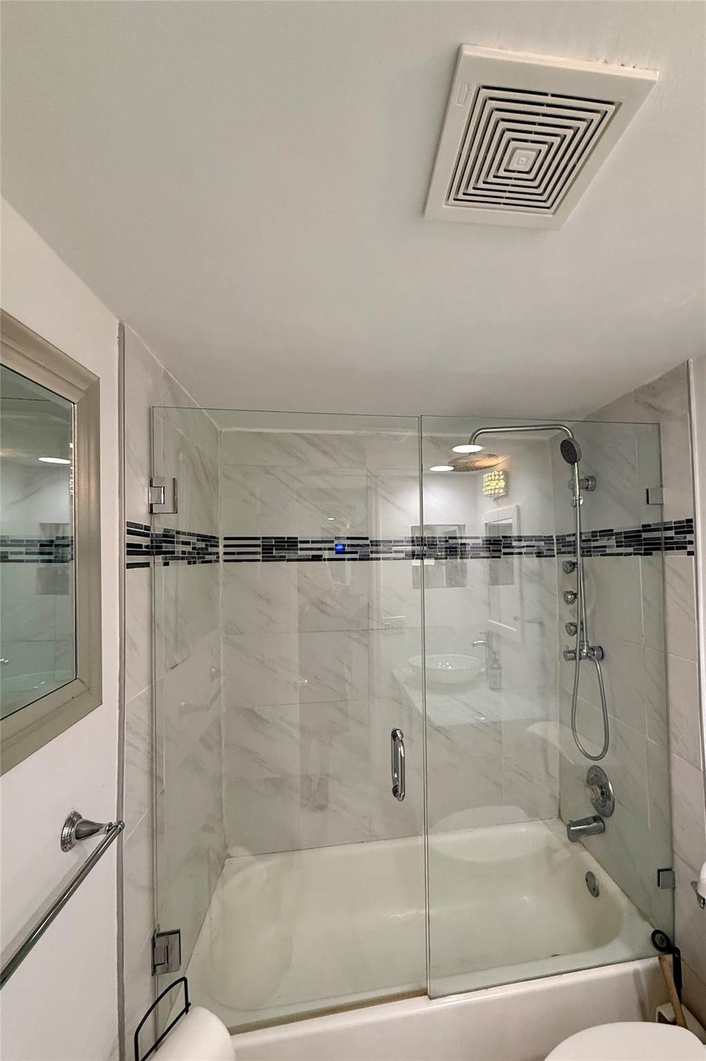 101 Briny Avenue, #1107, Pompano Beach, FL 33062 Guest bath