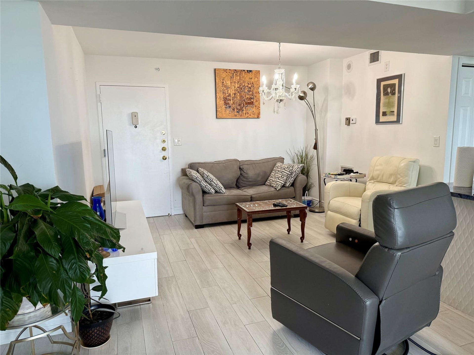 101 Briny Avenue, #1107, Pompano Beach, FL 33062 Living area