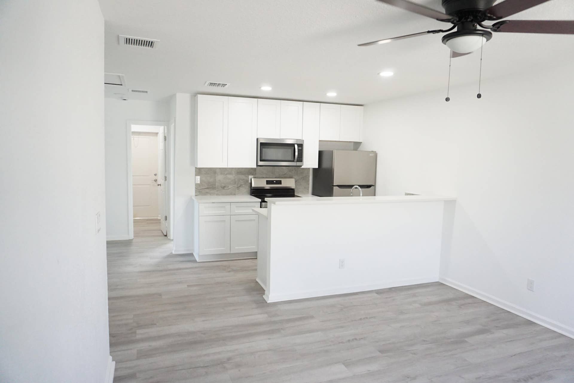 1181 W 28th Street, Riviera Beach, FL 33404 DSC08271
