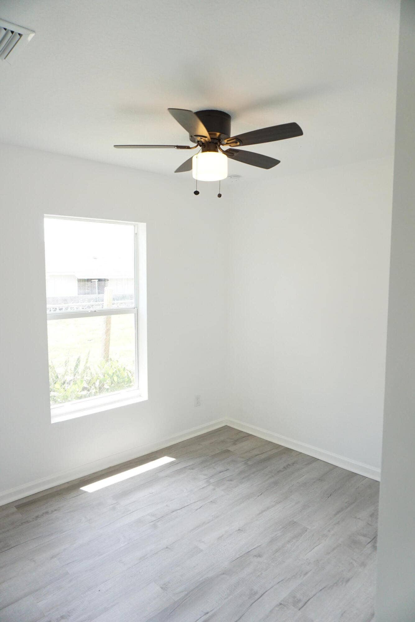 1181 W 28th Street, Riviera Beach, FL 33404 DSC08266