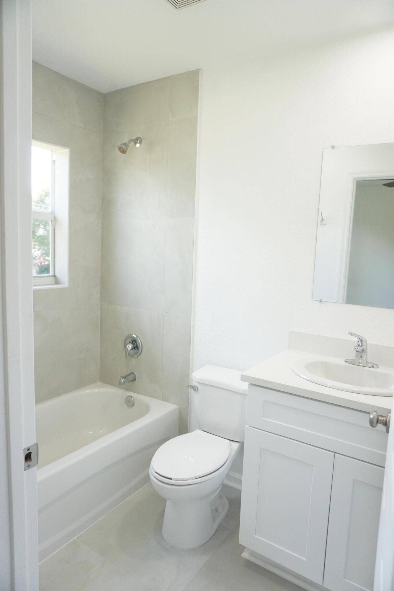 1181 W 28th Street, Riviera Beach, FL 33404 DSC08260