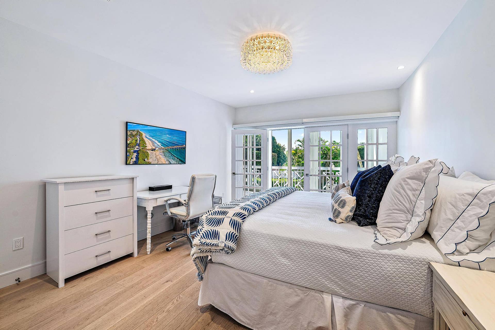 389 S Lake Drive, #2g, Palm Beach, FL 33480 Primary Bedroom