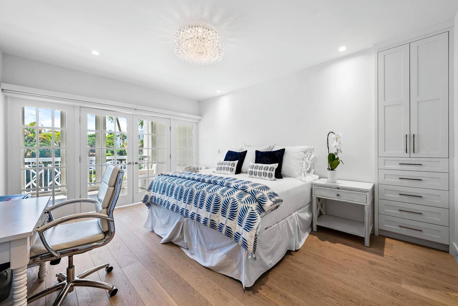 389 S Lake Drive, #2g, Palm Beach, FL 33480 Primary Bedroom