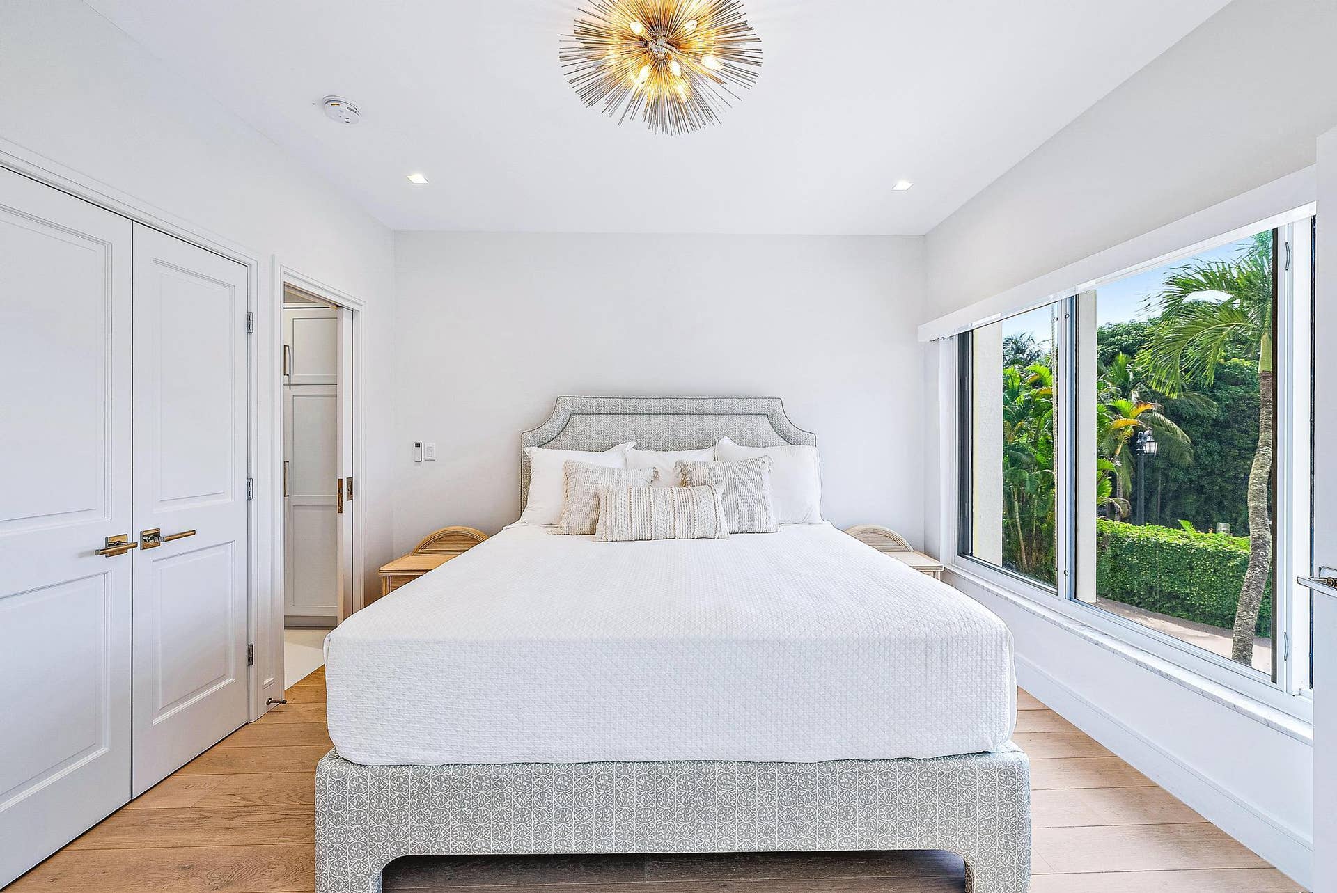 389 S Lake Drive, #2g, Palm Beach, FL 33480 Guest Bedroom