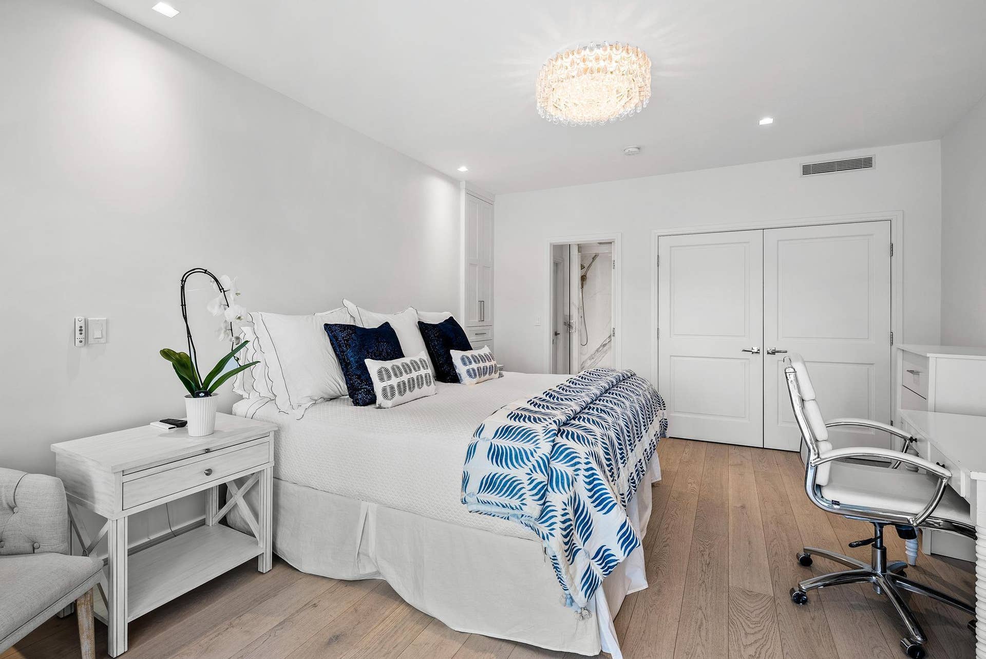 389 S Lake Drive, #2g, Palm Beach, FL 33480 Primary Bedroom