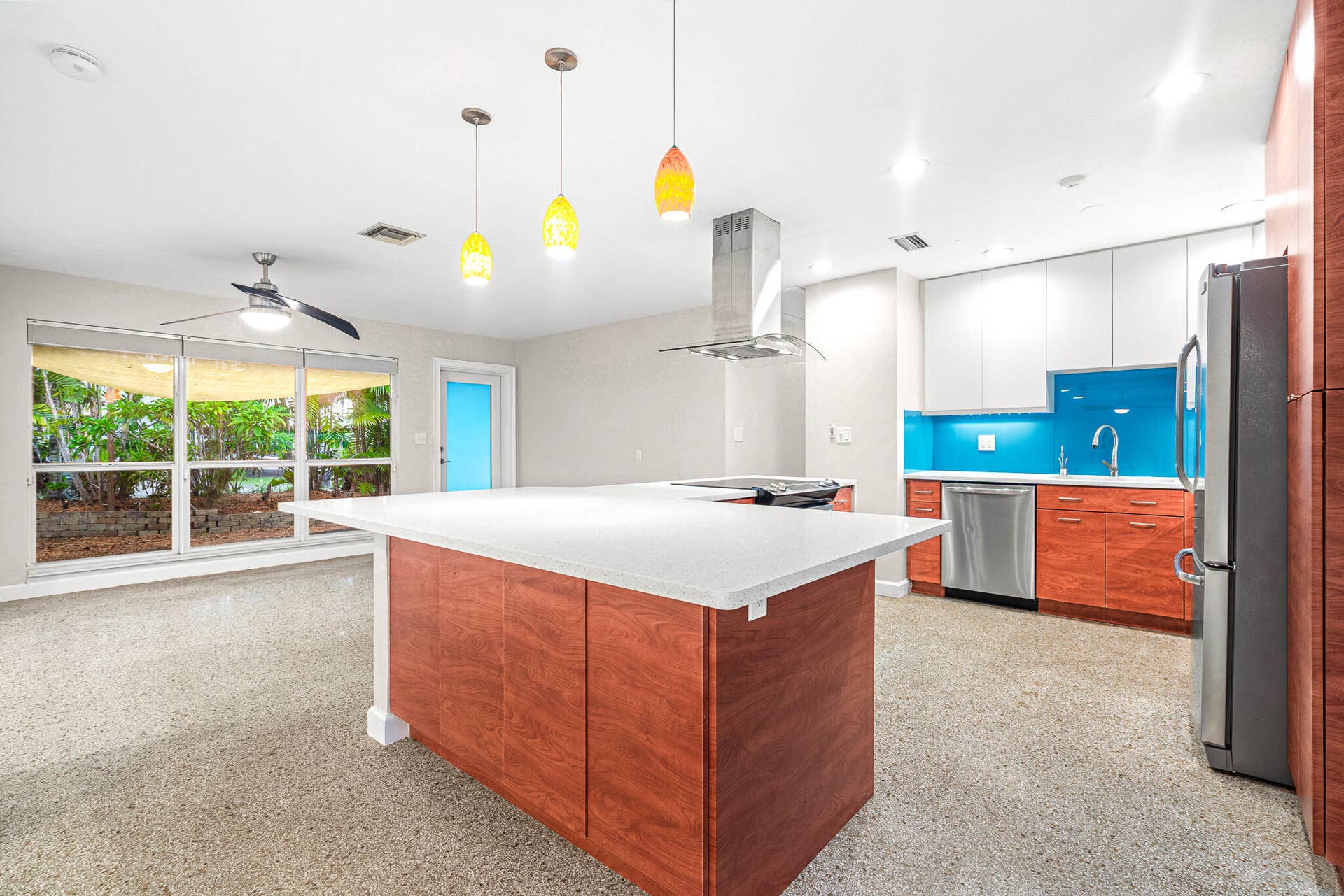 3697 NE 16TH Avenue, Oakland Park, FL 33334 Island seats 6+