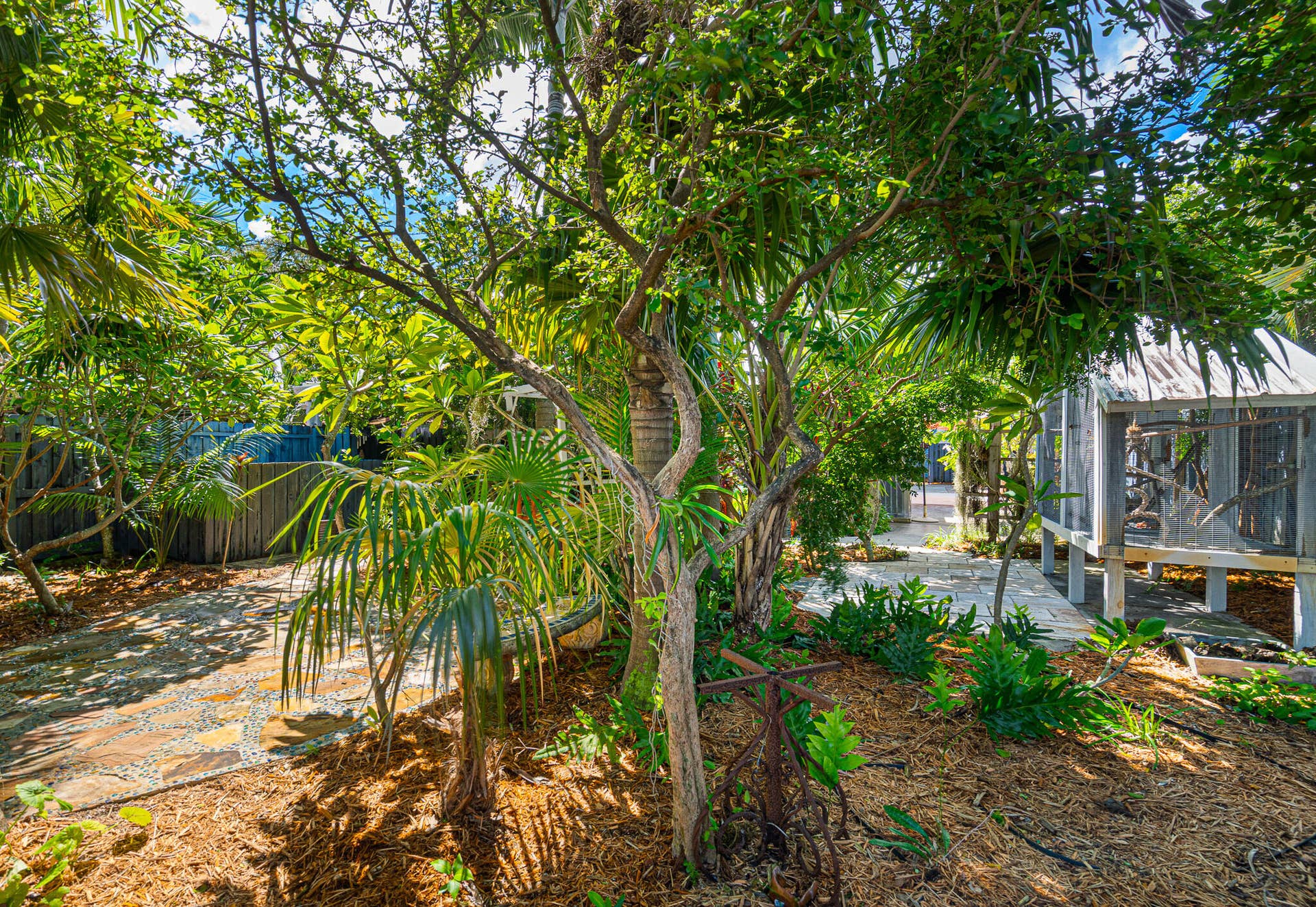 3697 NE 16TH Avenue, Oakland Park, FL 33334 Walk ways/Sitting Areas