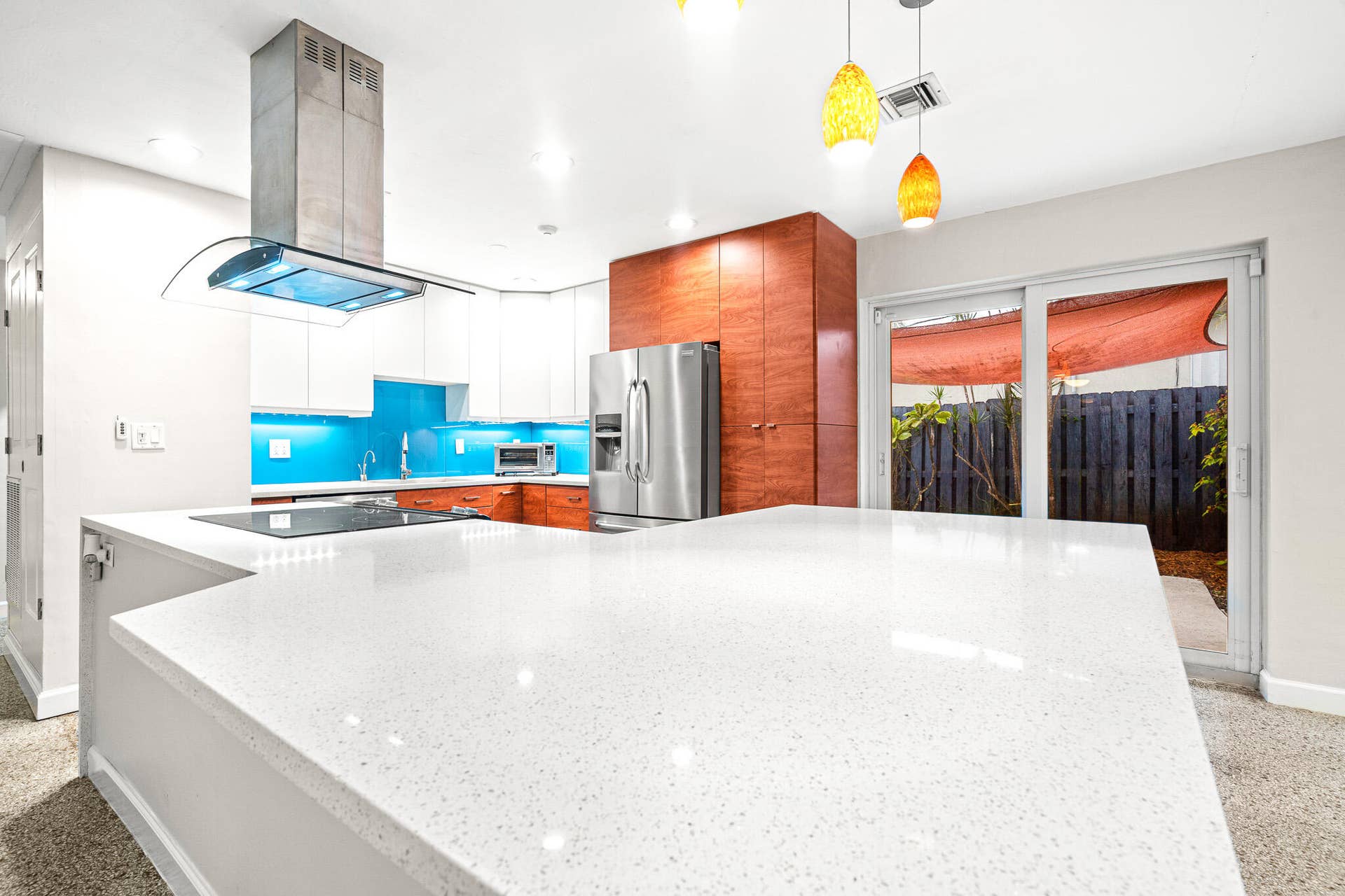 3697 NE 16TH Avenue, Oakland Park, FL 33334 Updated counter tops