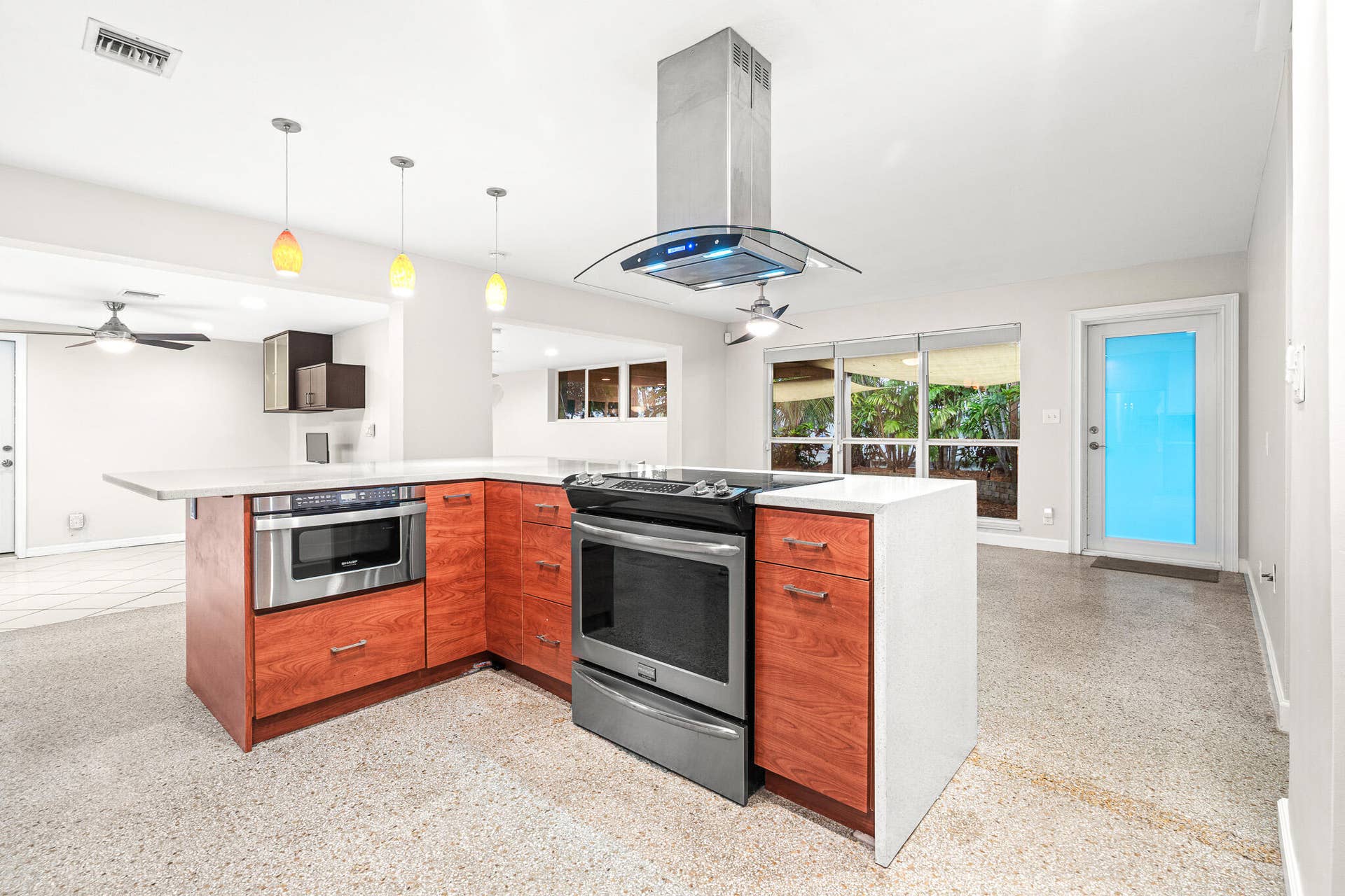 3697 NE 16TH Avenue, Oakland Park, FL 33334 Updated appliances