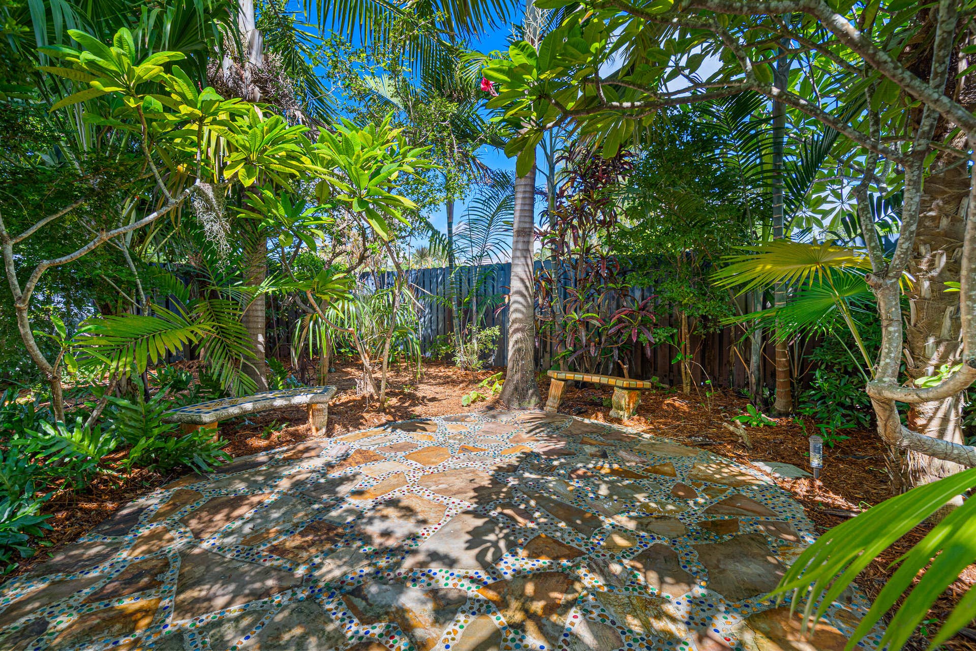3697 NE 16TH Avenue, Oakland Park, FL 33334 Walk ways/Sitting Areas