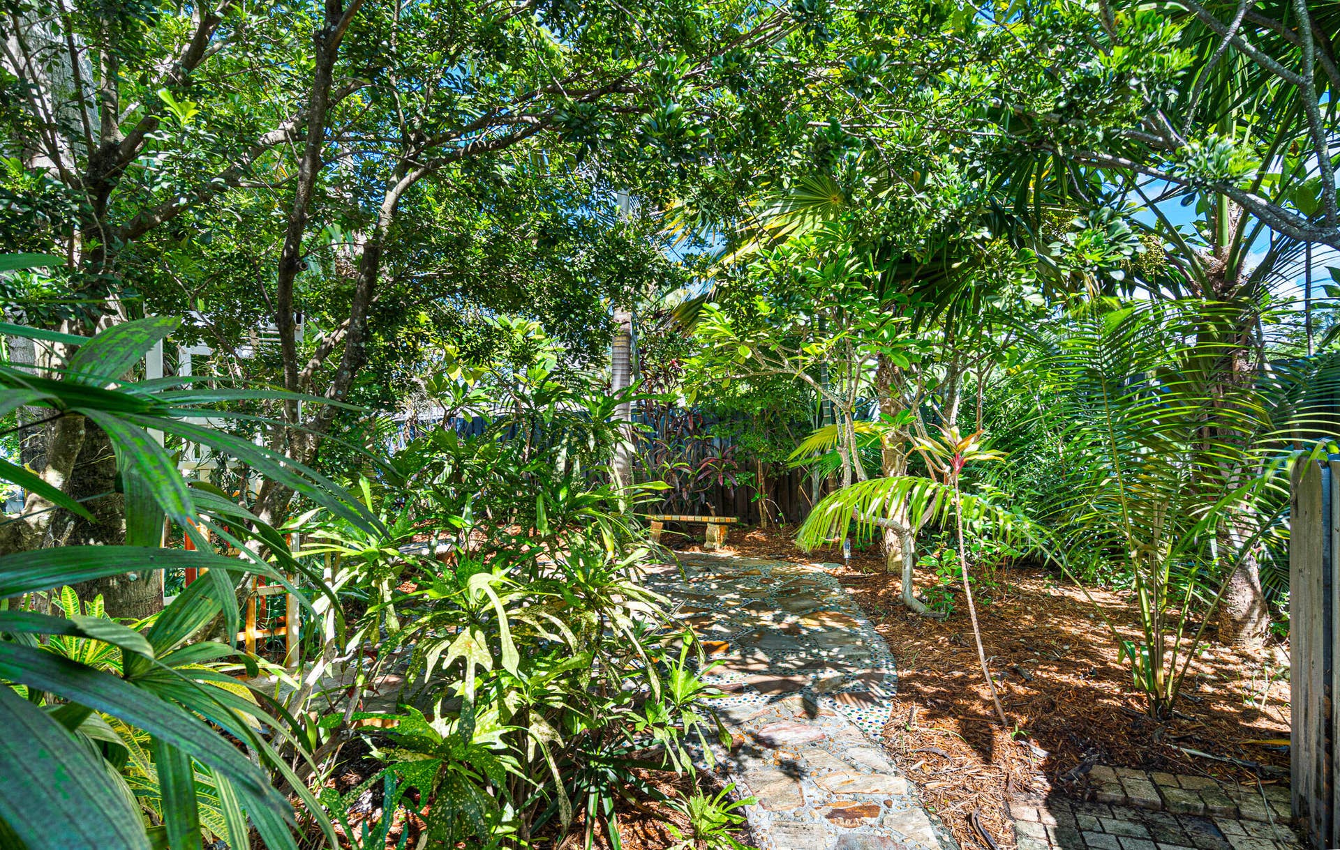 3697 NE 16TH Avenue, Oakland Park, FL 33334 Walk ways/Sitting Areas