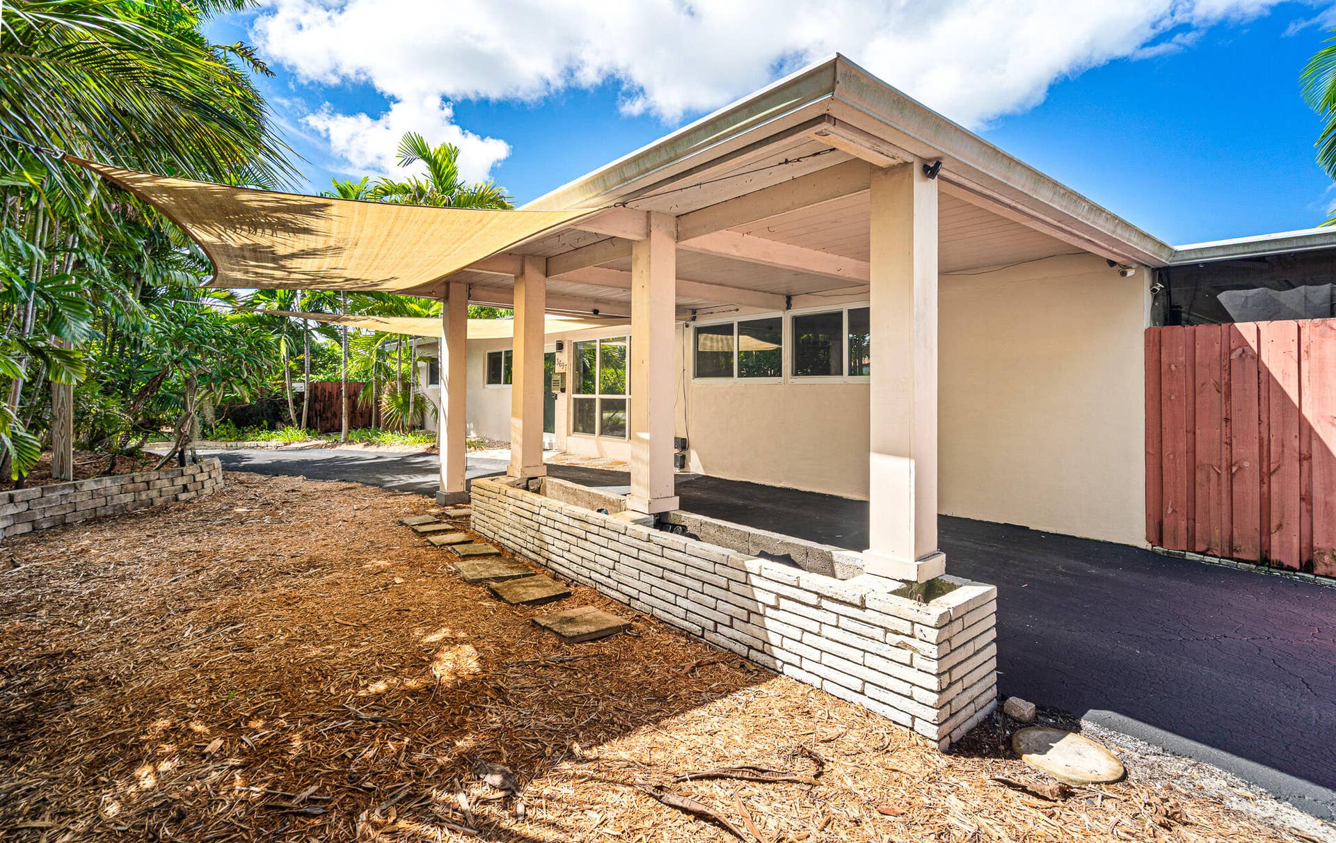 3697 NE 16TH Avenue, Oakland Park, FL 33334 Covered parking for 2