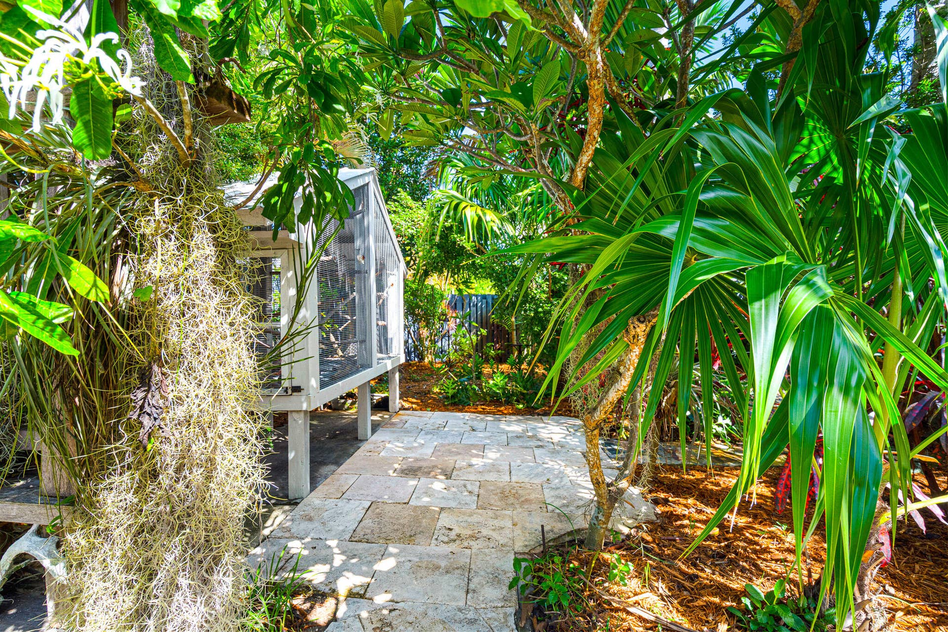 3697 NE 16TH Avenue, Oakland Park, FL 33334 Walk ways/Sitting Areas