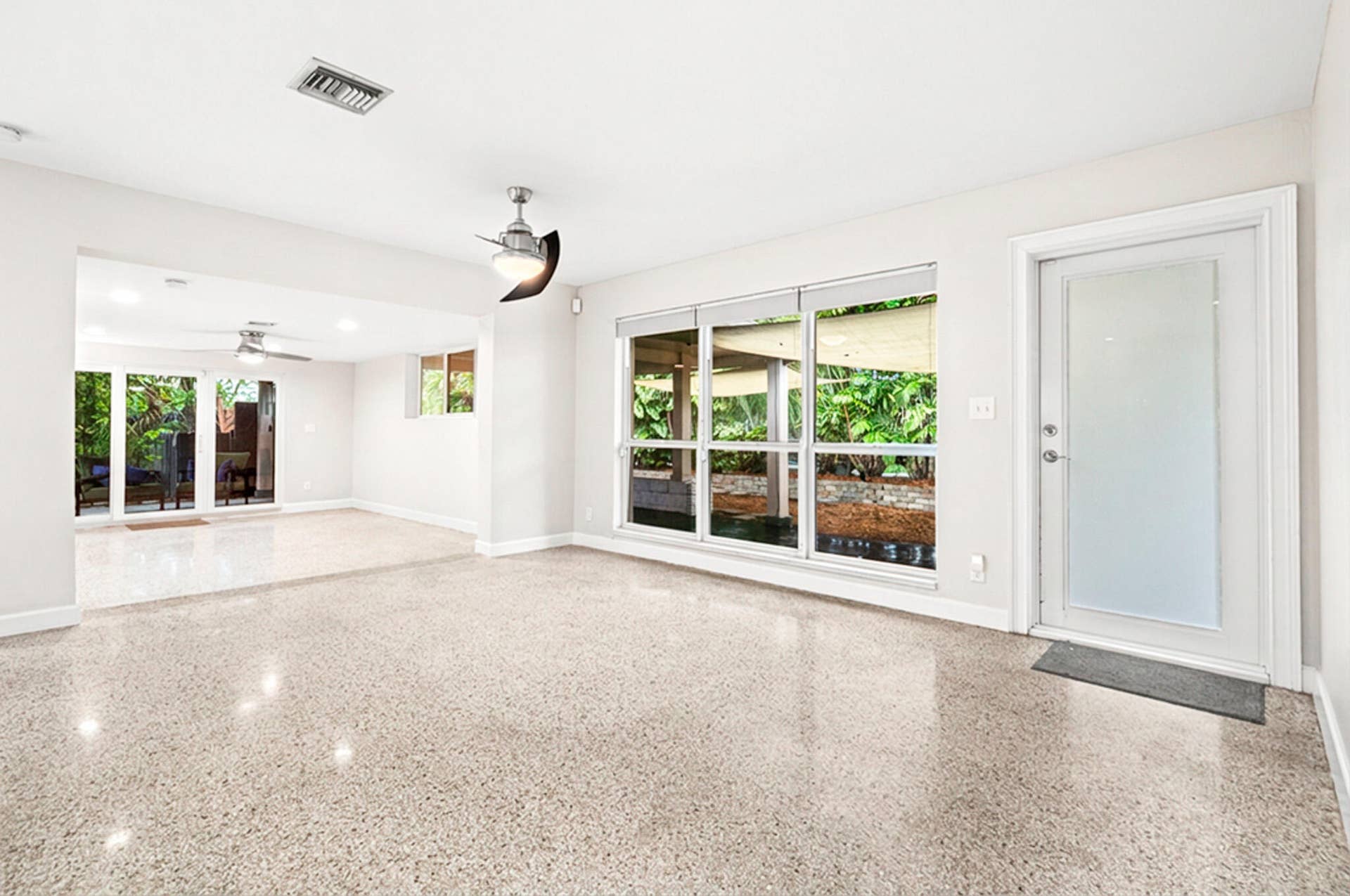 3697 NE 16TH Avenue, Oakland Park, FL 33334 Open Dining area