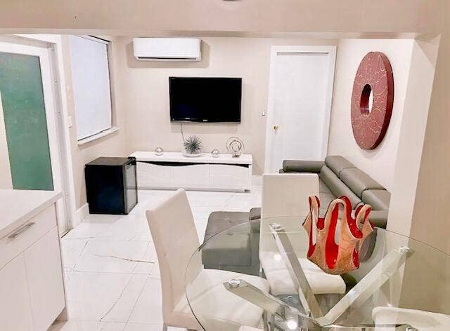 1155 BUCHANAN Street, Hollywood, FL 33019 Apartment 3