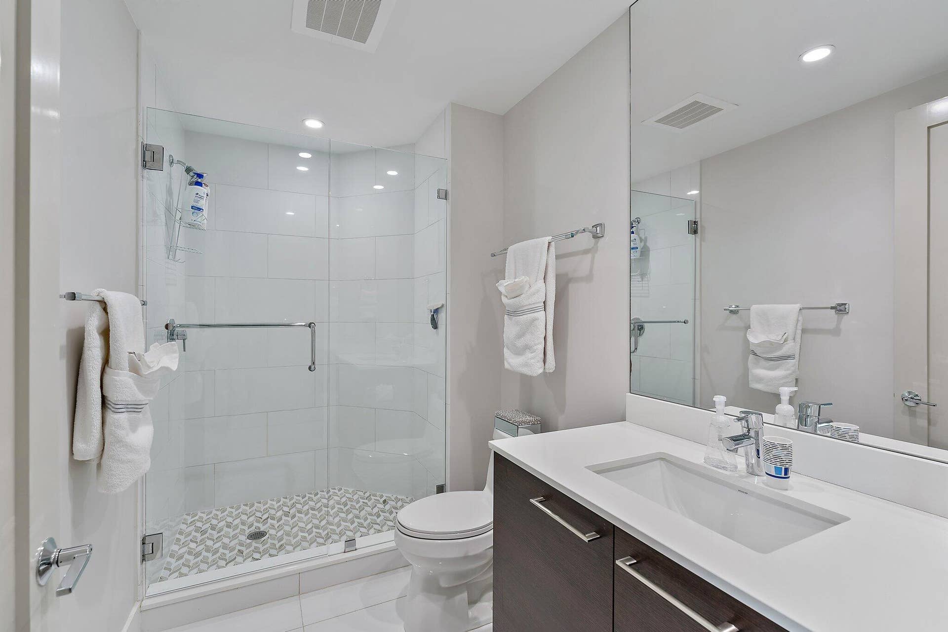 1 Water Club Way, #2003, North Palm Beach, FL 33408 VIP Guest Bath