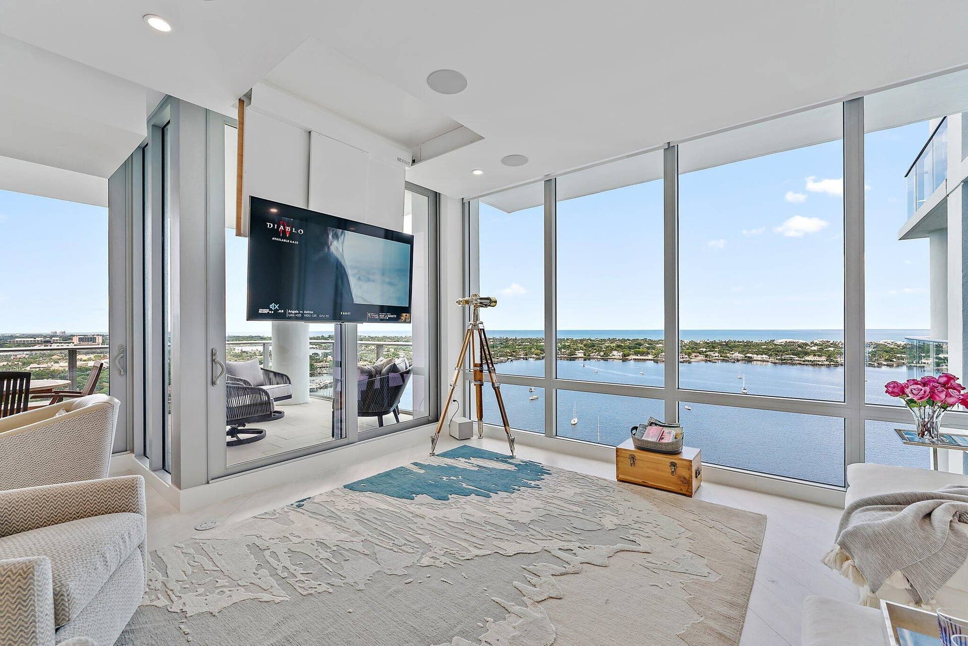 1 Water Club Way, #2003, North Palm Beach, FL 33408 Great Room with TV Down