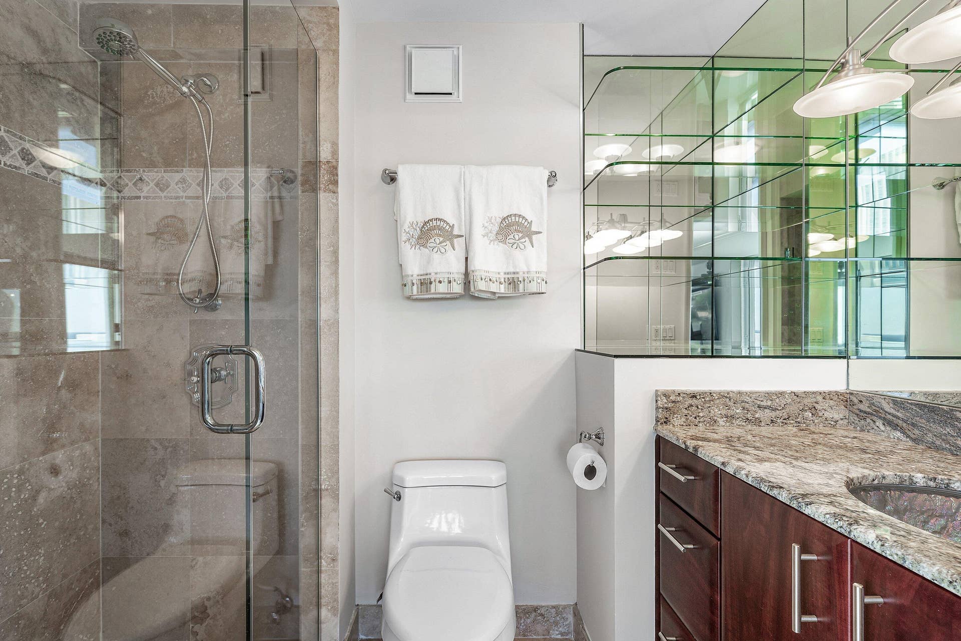 4505 S Ocean Boulevard, #1008, Highland Beach, FL 33487 Guest bathroom