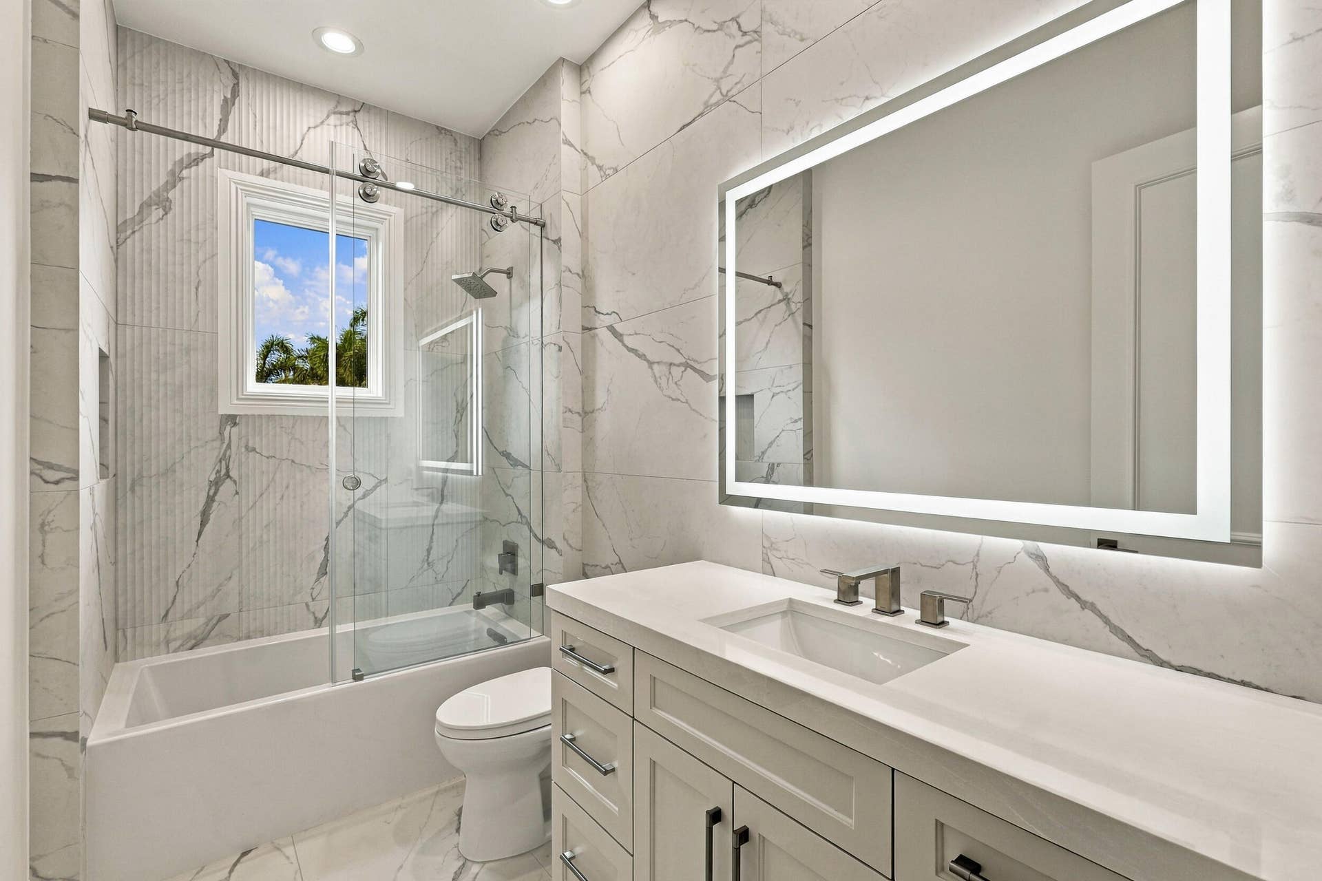 753 HARBOUR ISLE Place, North Palm Beach, FL 33410 Bath