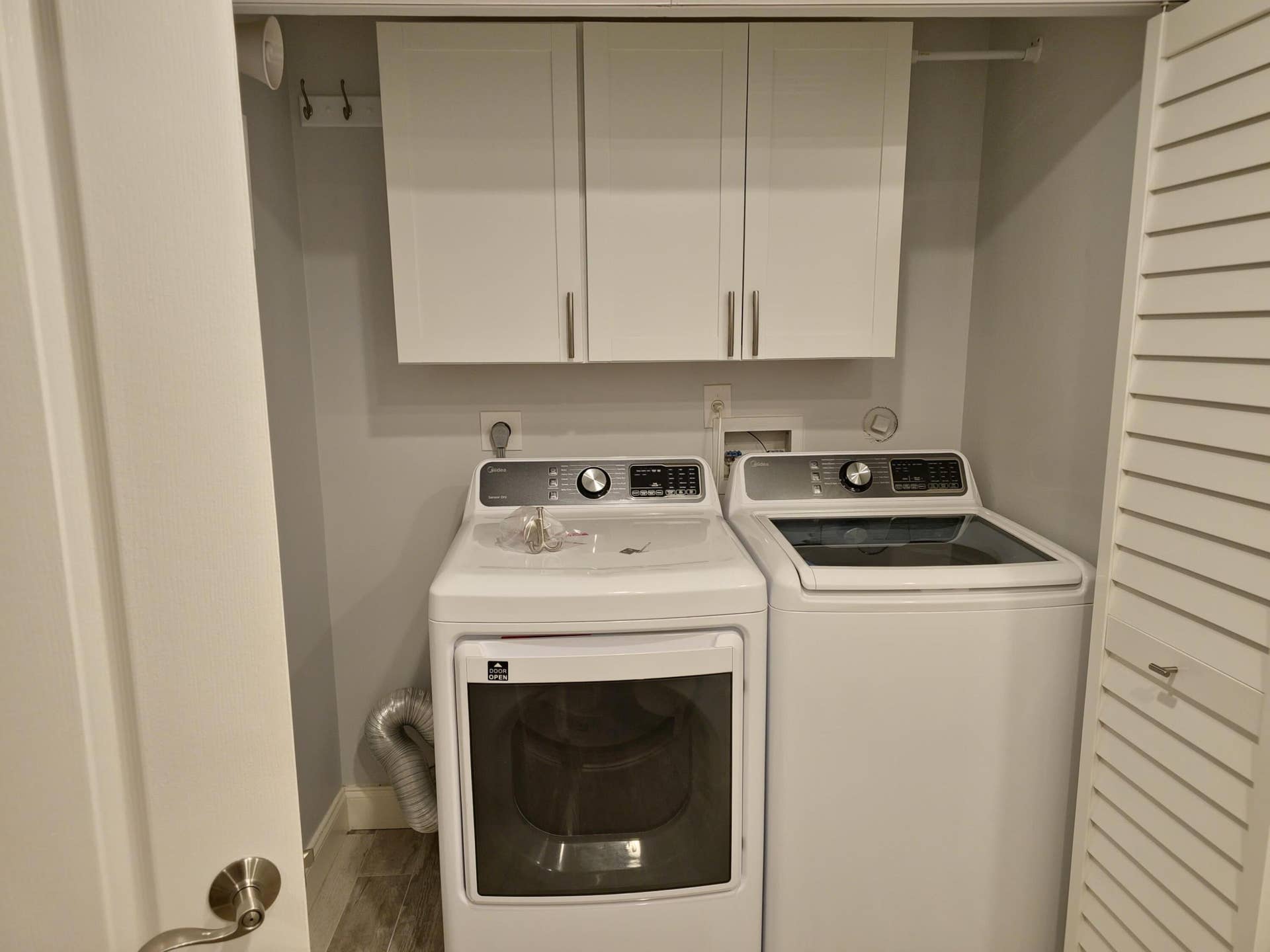 Full size w/d in laundry closet with additional storage