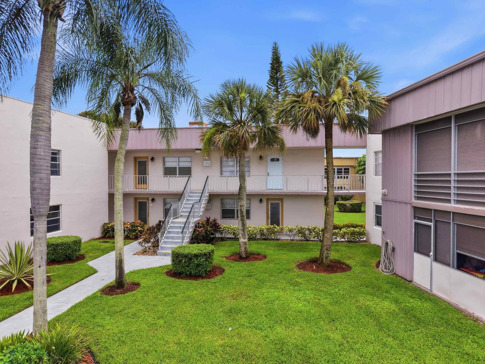 471 Capri J, Delray Beach, FL 33484 Courtyard to Unit