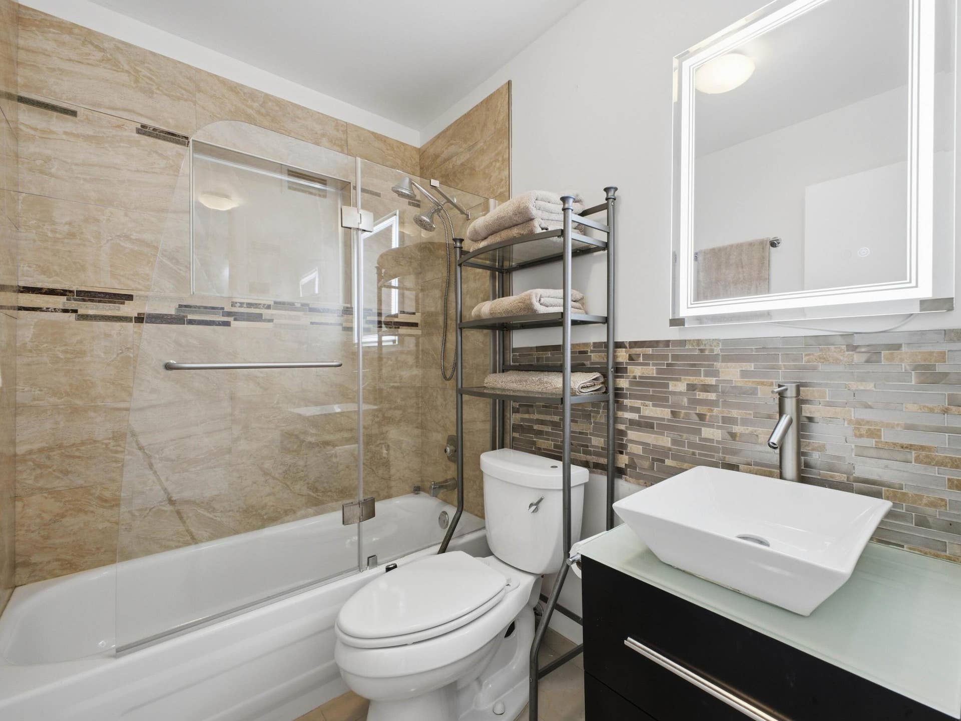 471 Capri J, Delray Beach, FL 33484 Bathroom 2