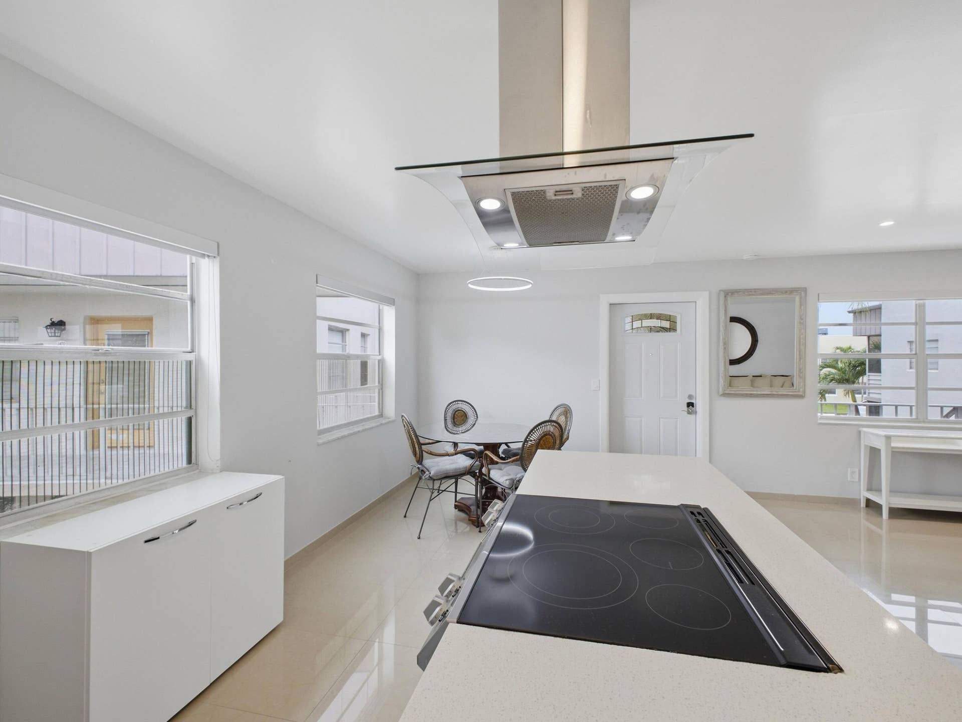 471 Capri J, Delray Beach, FL 33484 Kitchen to Dining