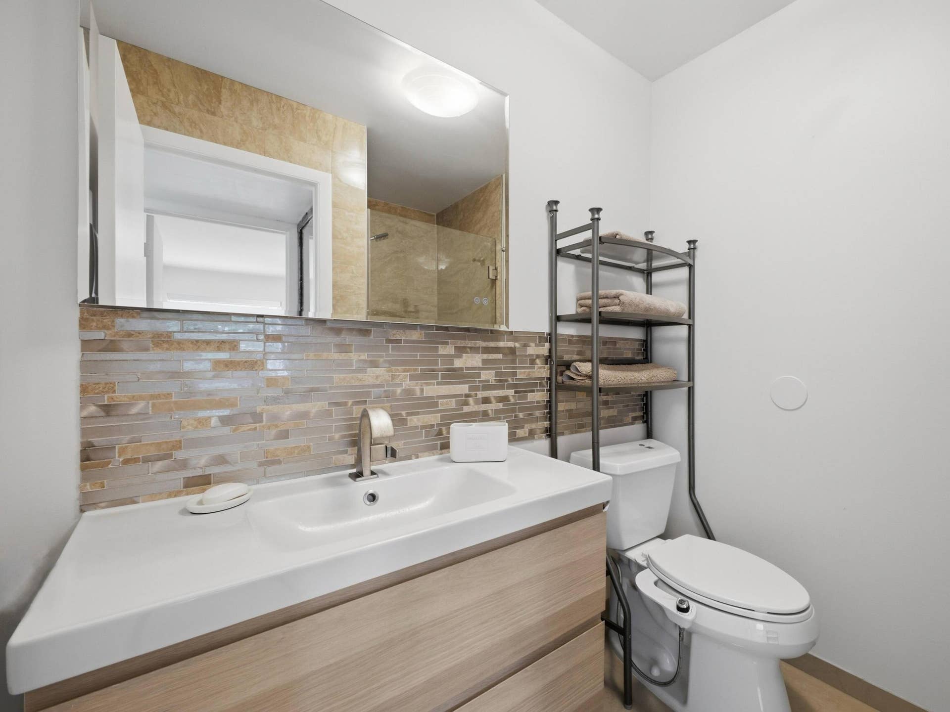 471 Capri J, Delray Beach, FL 33484 BAthroom 1 Vanity