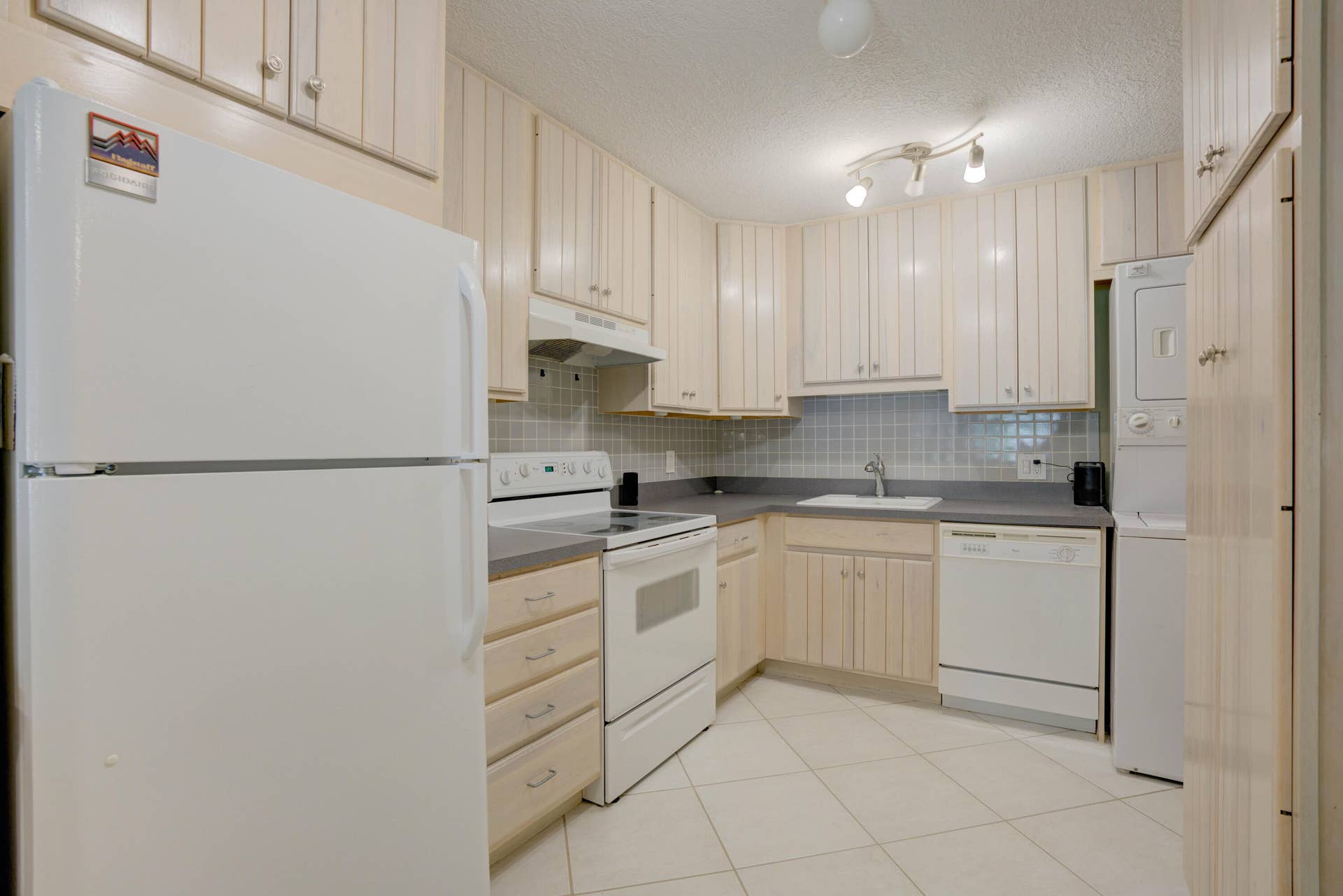 390 GOLFVIEW Road, #B, North Palm Beach, North Palm Beach, FL 33408 36__mlp4400_1_2_3_4