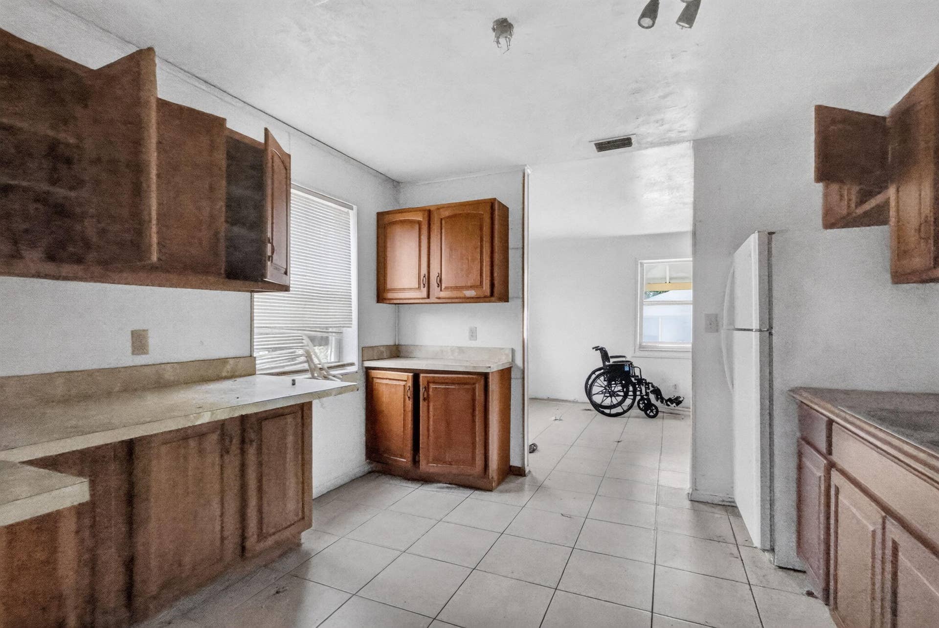 825 W 5th Street, Riviera Beach, FL 33404 8-web-or-mls-_14A1311