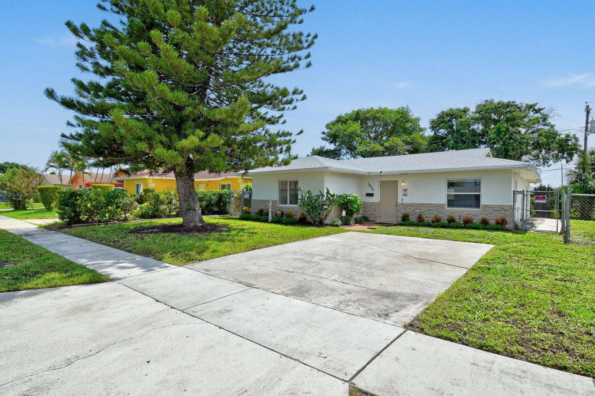 1025 W 7TH Street, Riviera Beach, FL 33404 1025W7thSt(4)
