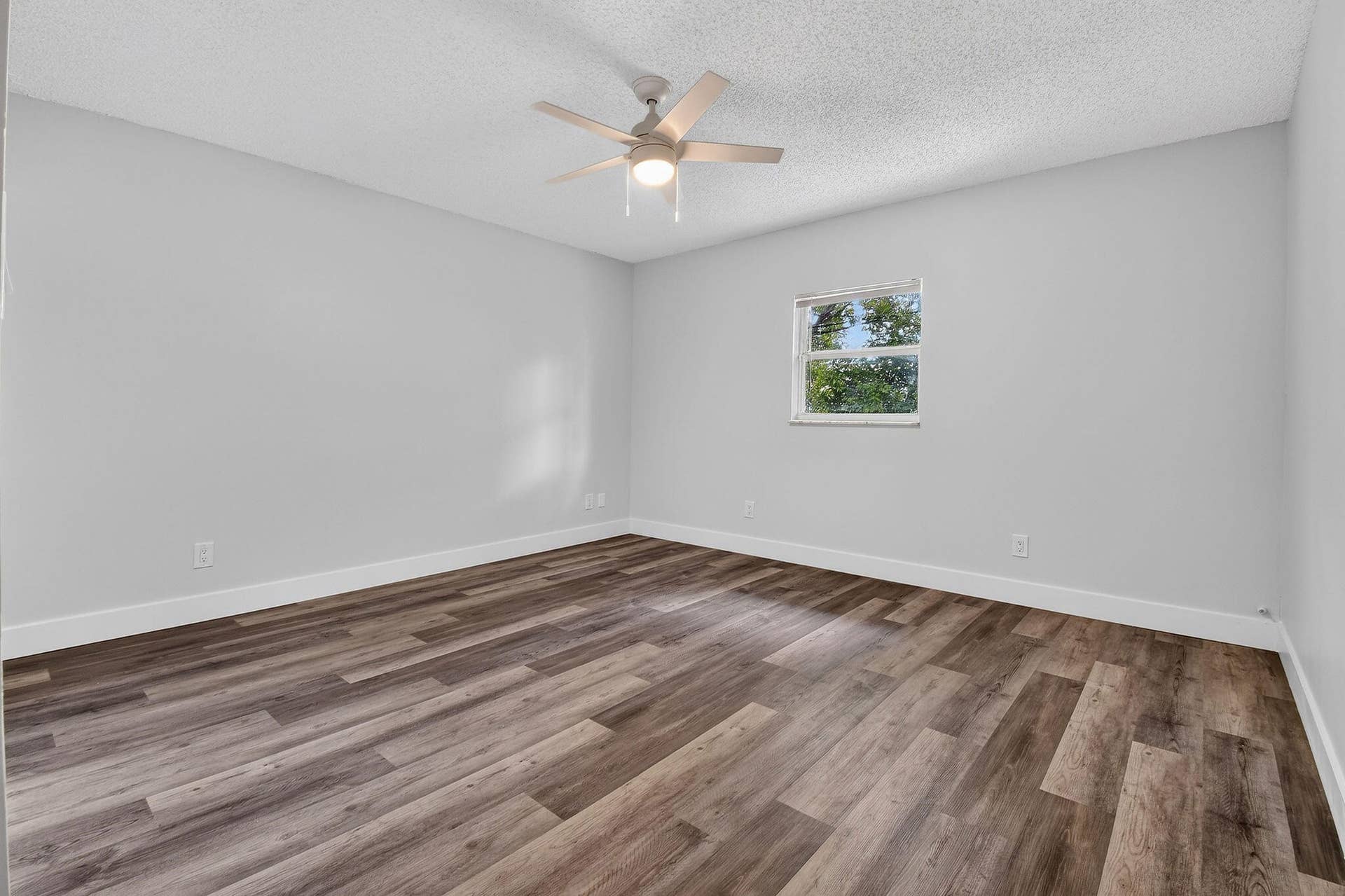 1025 W 7TH Street, Riviera Beach, FL 33404 8857thSt(26)