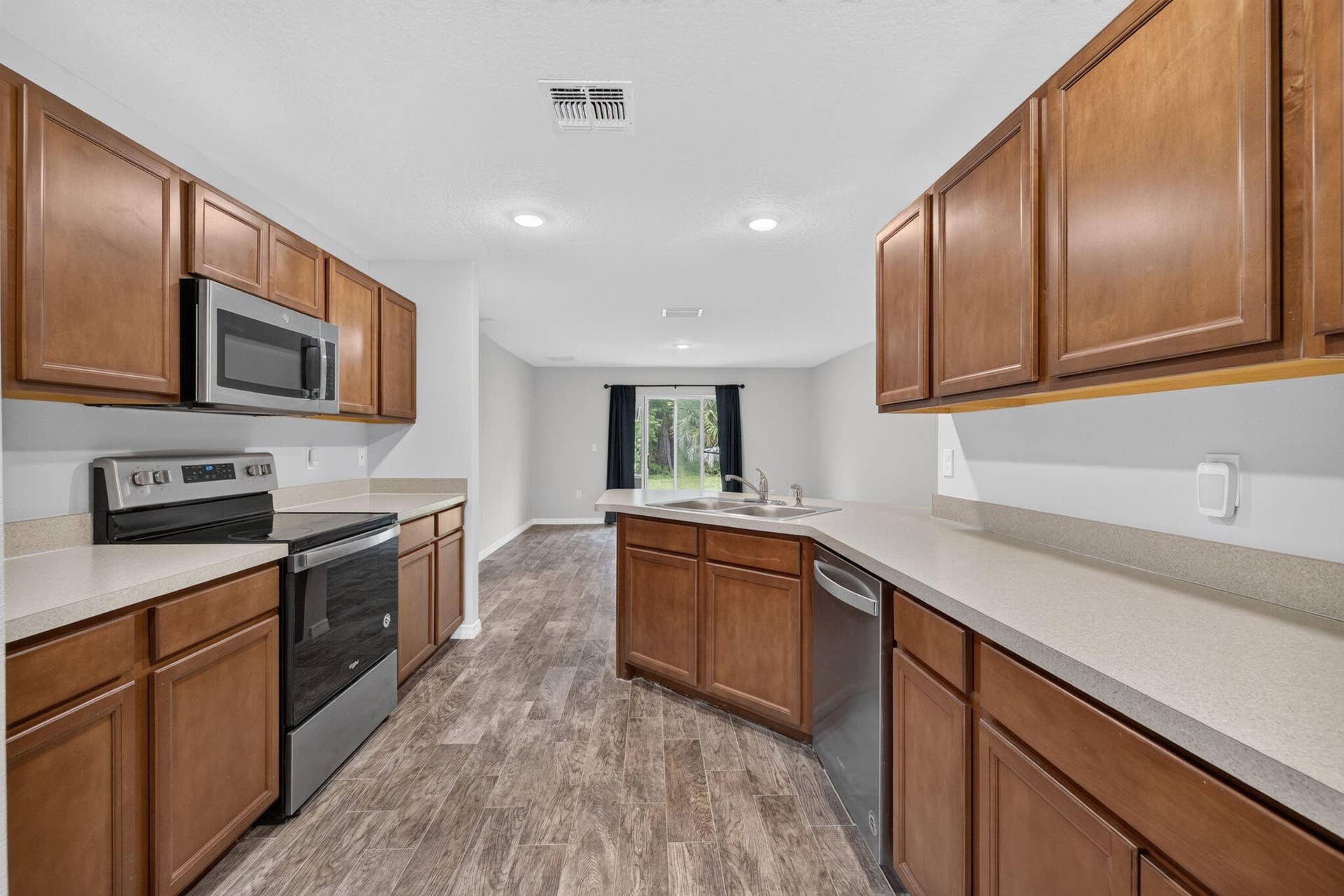 3918 SW BRUNSWICK Street, Port St Lucie, FL 34953 Kitchen