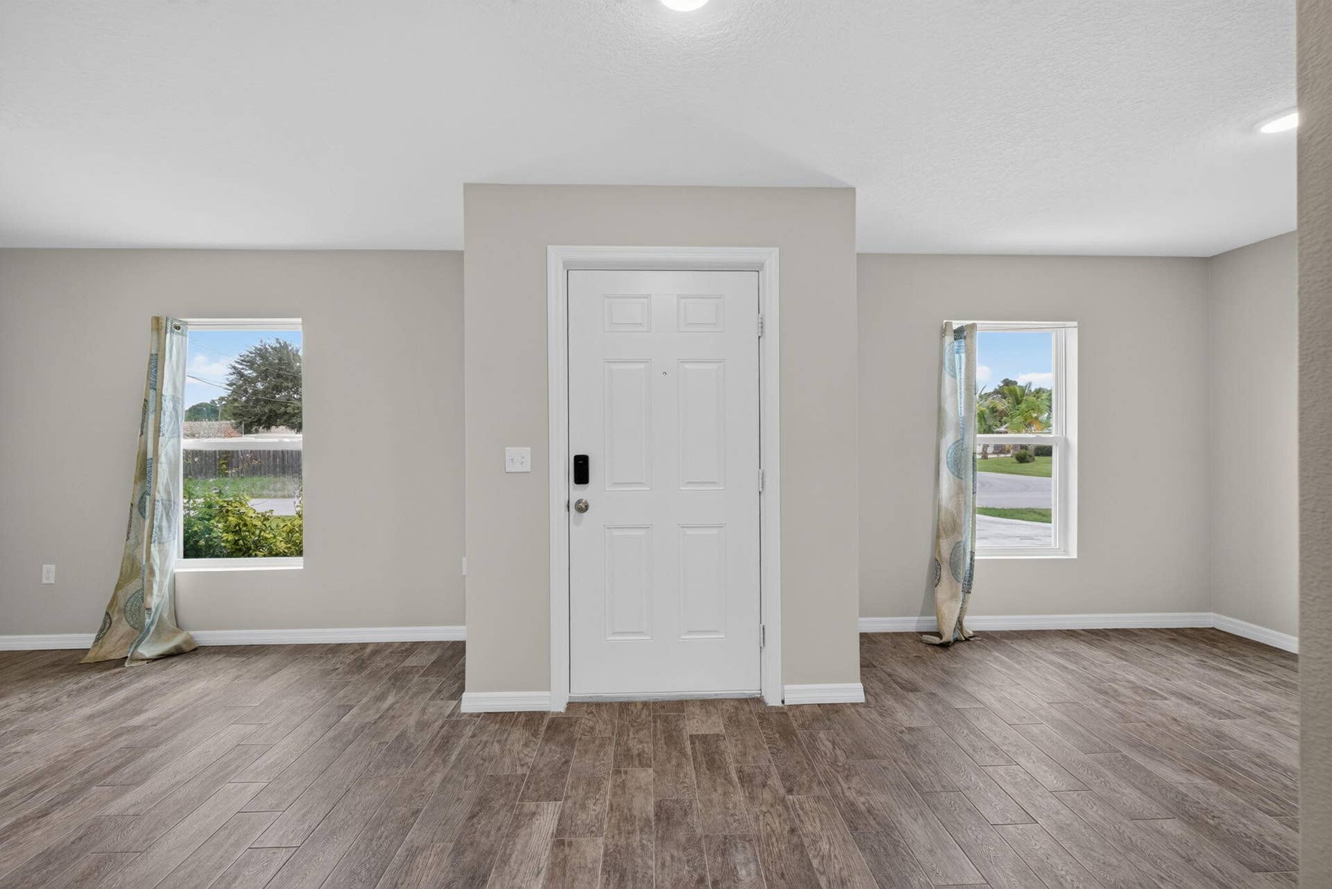 3918 SW BRUNSWICK Street, Port St Lucie, FL 34953 Entry way