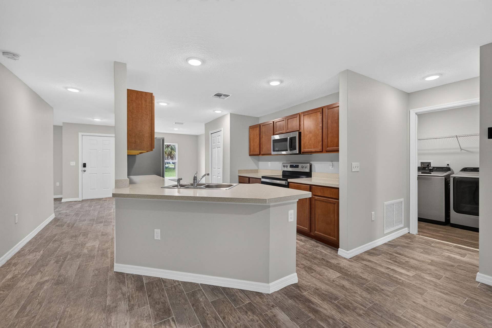 3918 SW BRUNSWICK Street, Port St Lucie, FL 34953 Kitchen