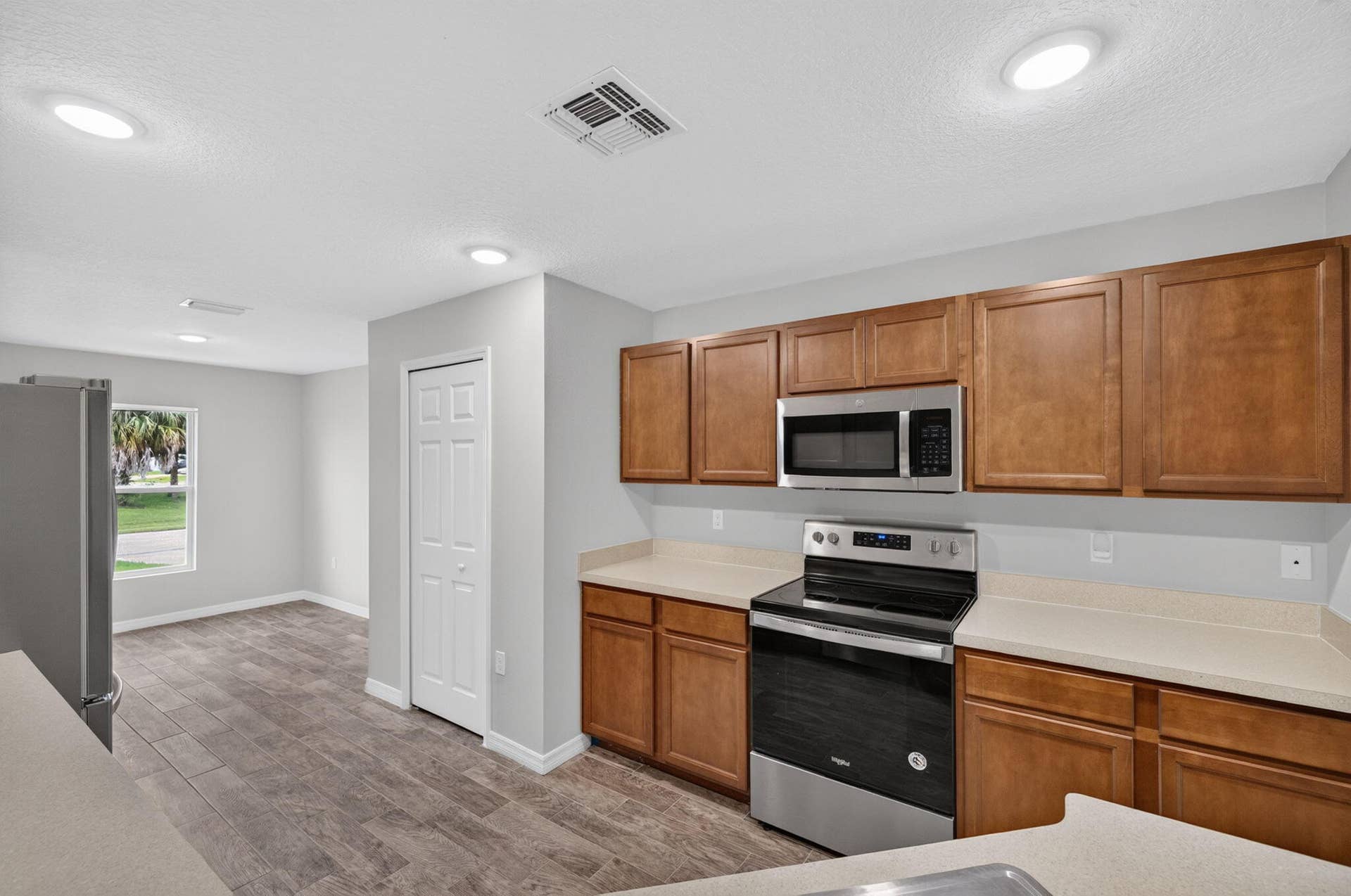 3918 SW BRUNSWICK Street, Port St Lucie, FL 34953 Kitchen