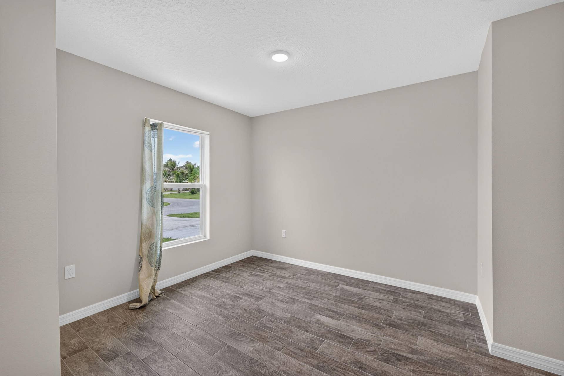 3918 SW BRUNSWICK Street, Port St Lucie, FL 34953 Front Room