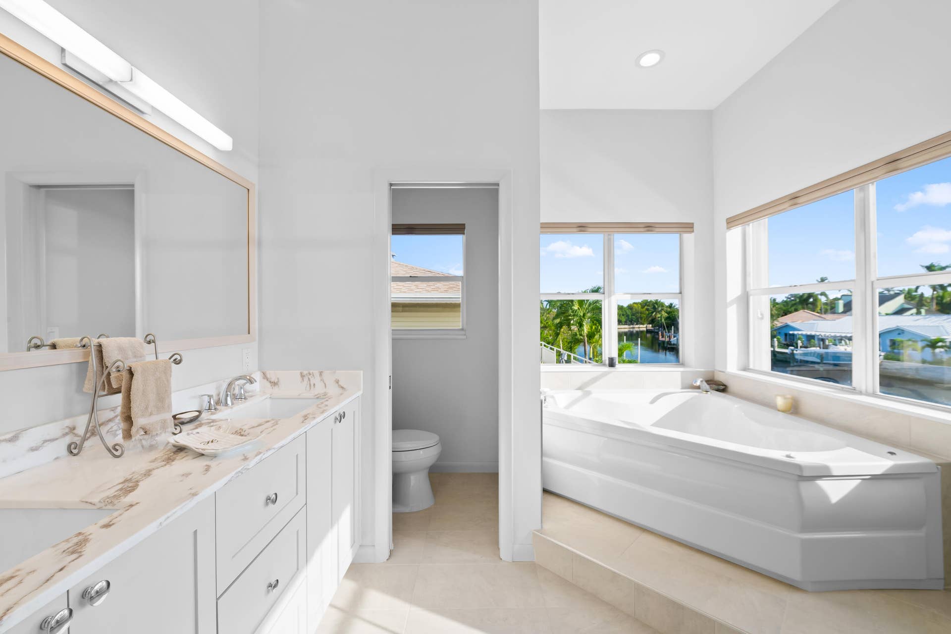 2108 NE 24TH Street, Wilton Manors, FL 33305 DSC_6108