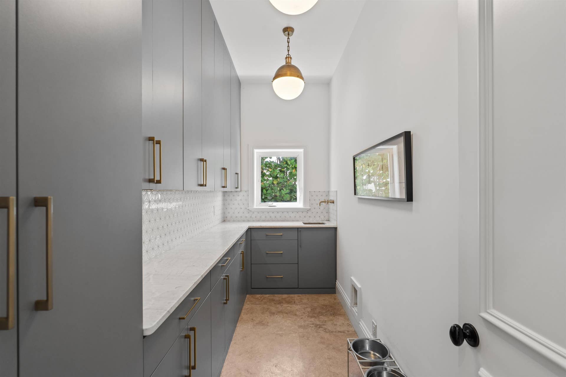 BUTLERS_PANTRY