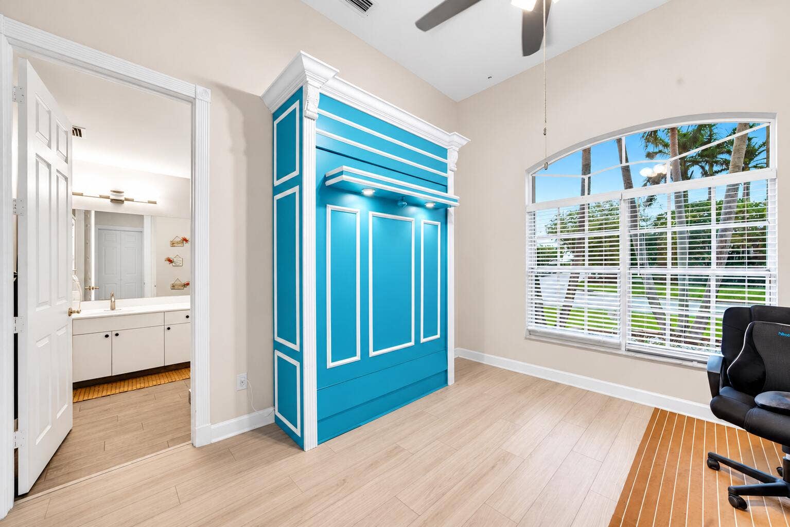 11950 NW 3RD Drive, Coral Springs, FL 33071 Bright Coastal Room with Turquoise Murph