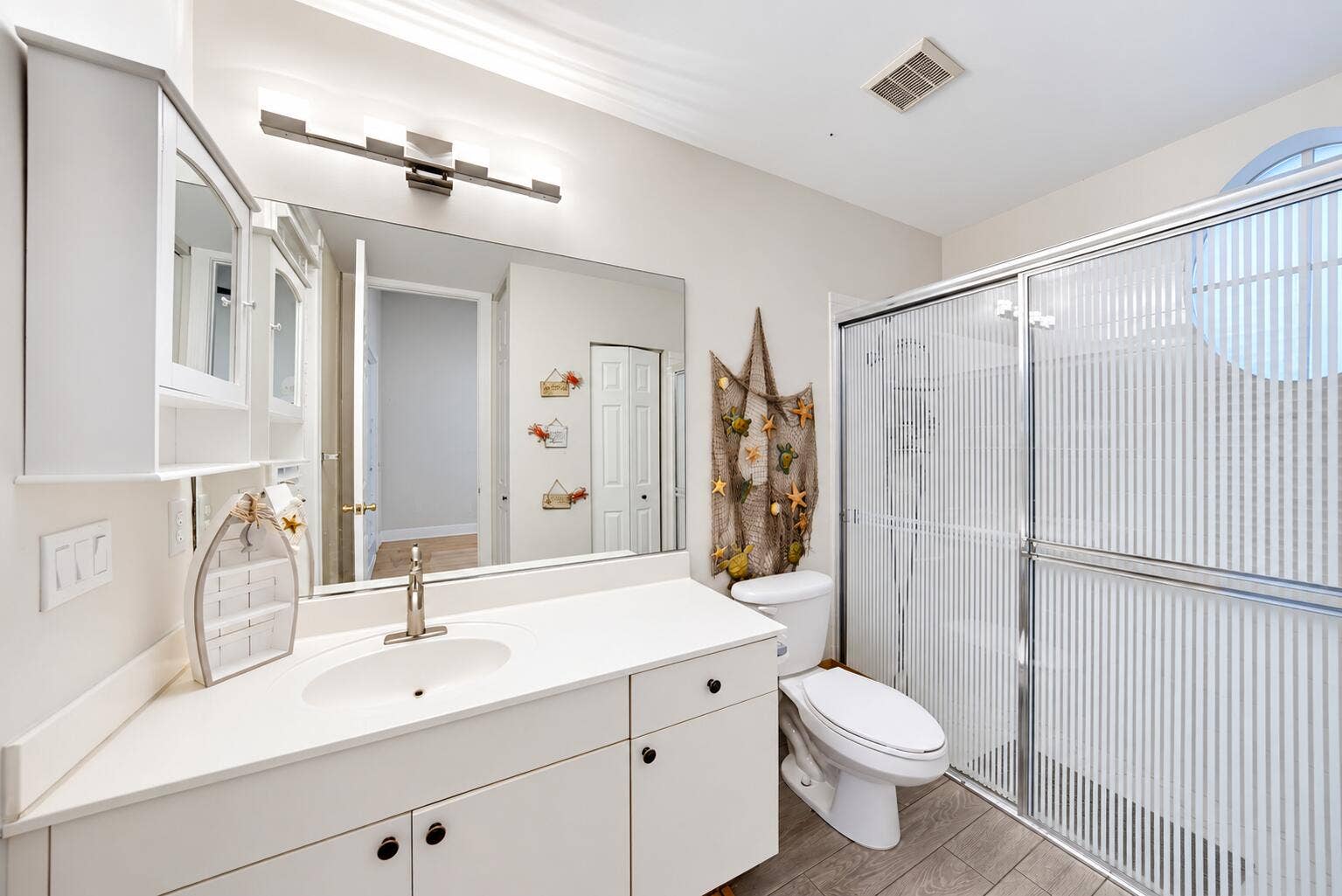 11950 NW 3RD Drive, Coral Springs, FL 33071 Bright Coastal Bathroom with Nautical Ac
