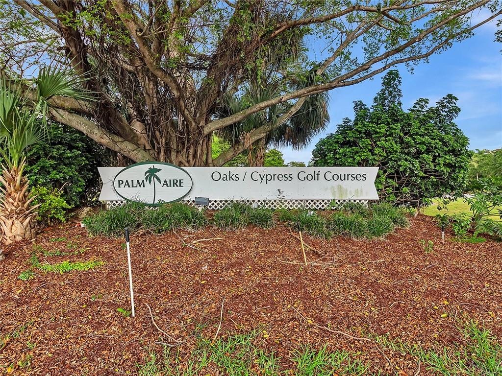 W E L C O M E to Oaks Clubhouse Drive