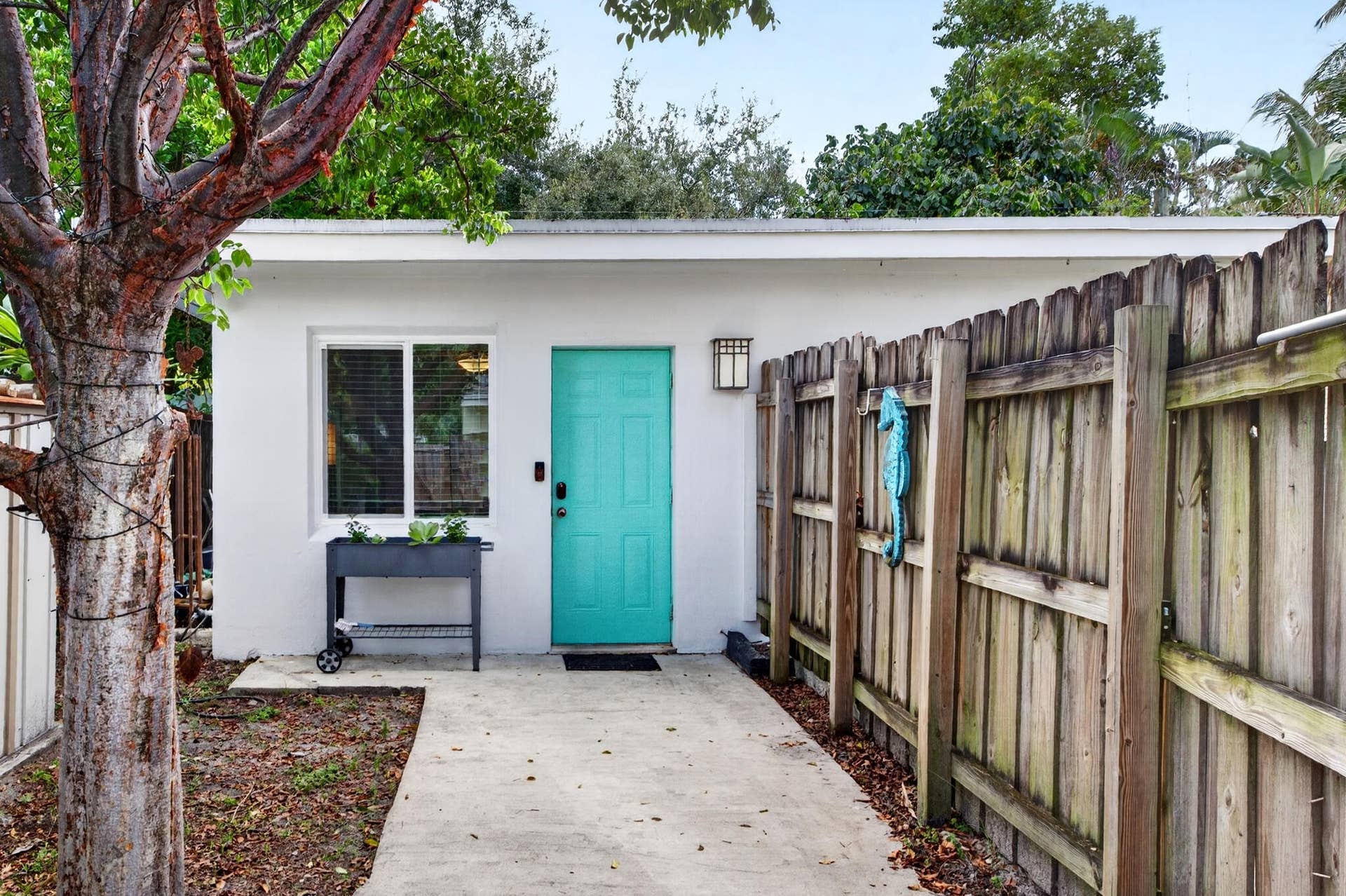 1140 NE 17TH Avenue, Fort Lauderdale, FL 33304 5 Guest House