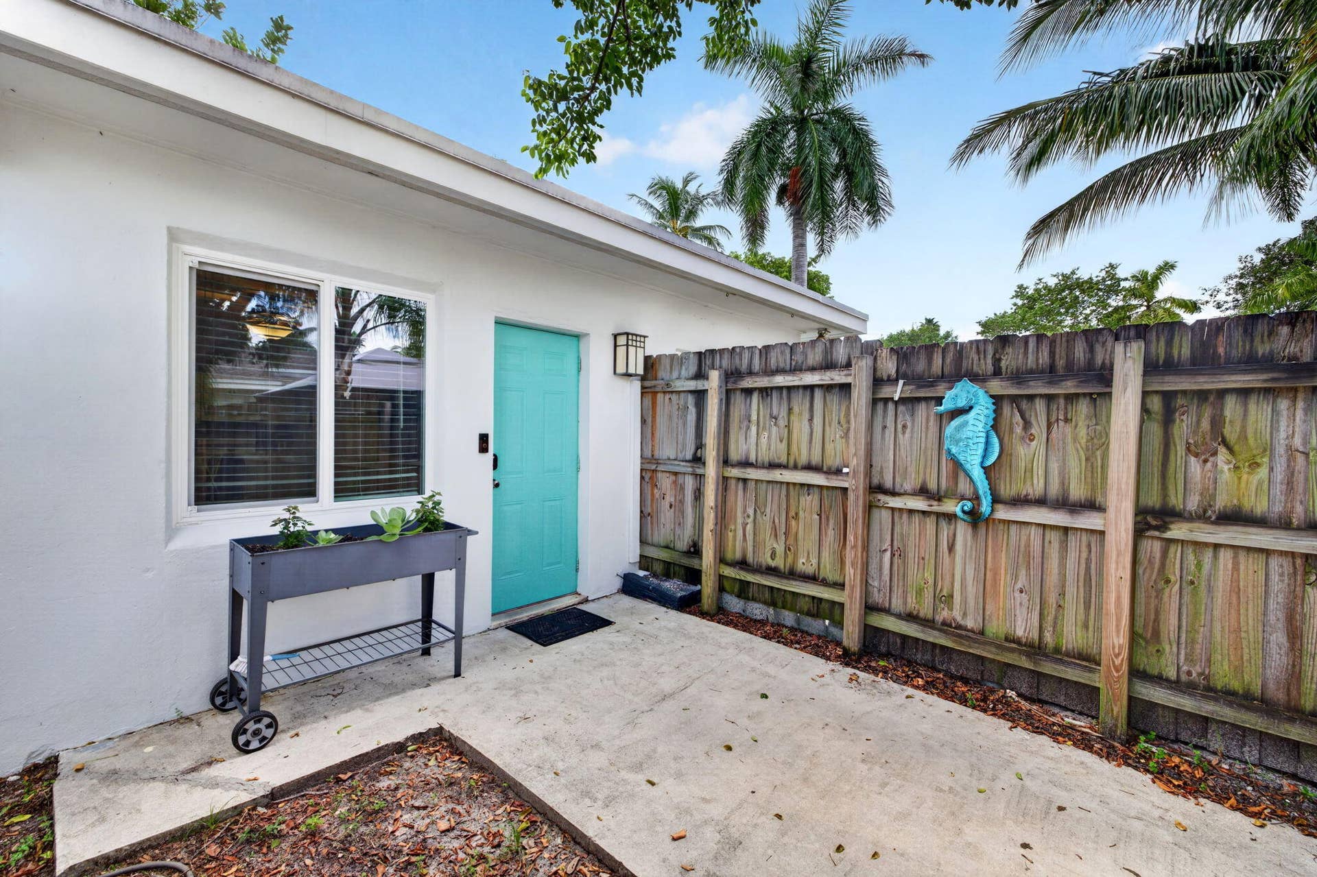 1140 NE 17TH Avenue, Fort Lauderdale, FL 33304 31 Guest House Facade