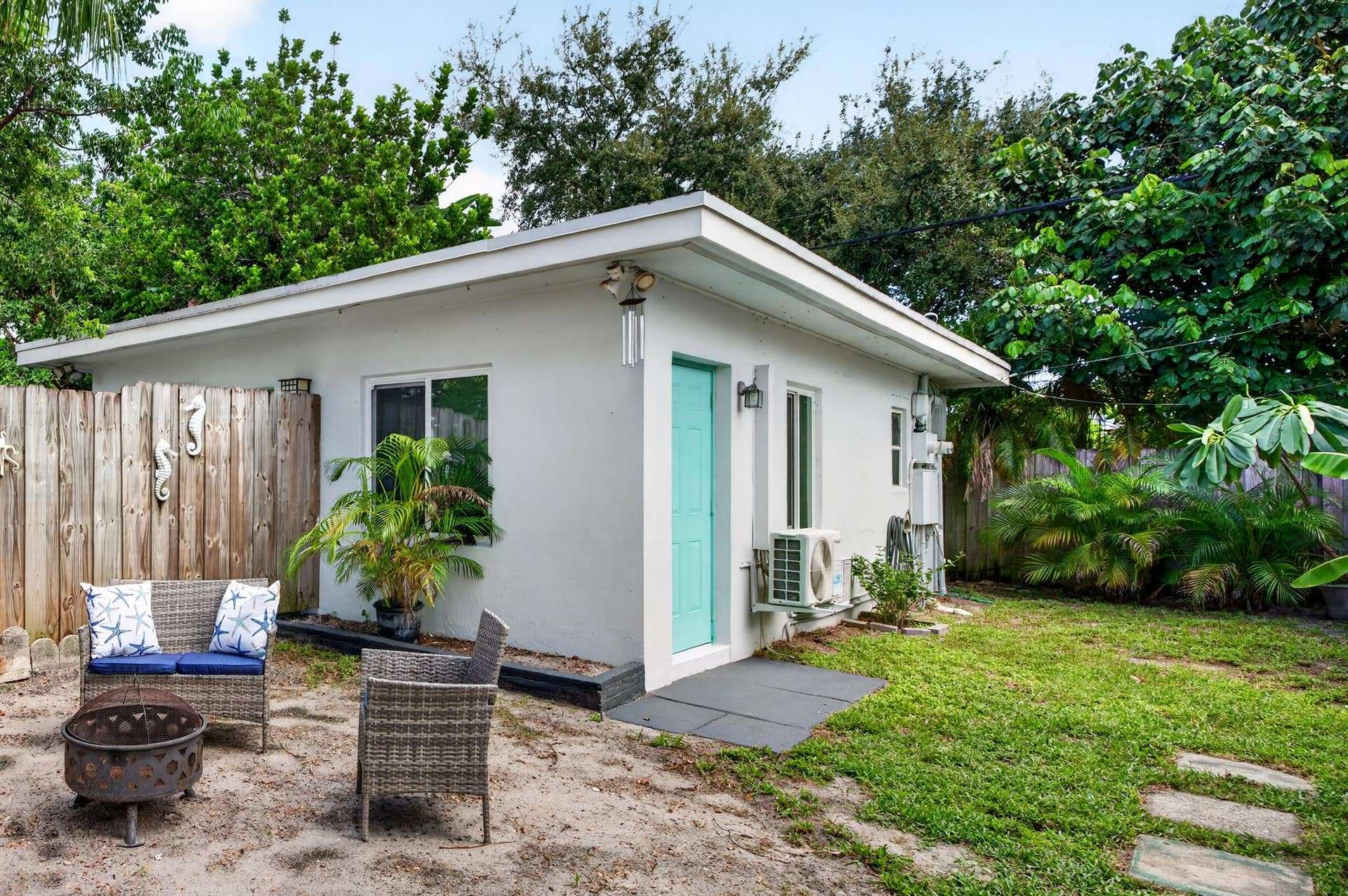 1140 NE 17TH Avenue, Fort Lauderdale, FL 33304 46 Guest House Facade South
