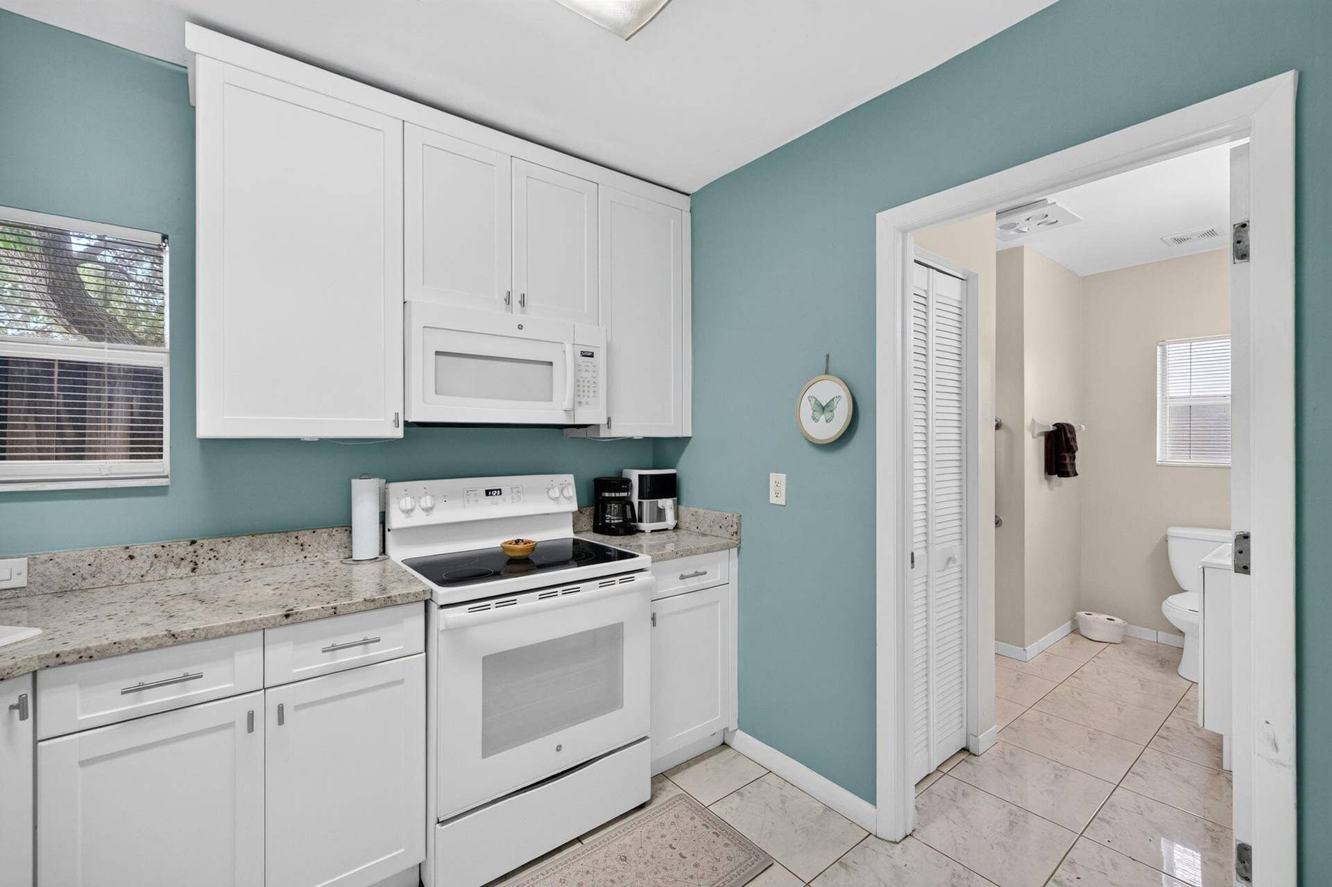 1140 NE 17TH Avenue, Fort Lauderdale, FL 33304 39 Guest House Kitchen