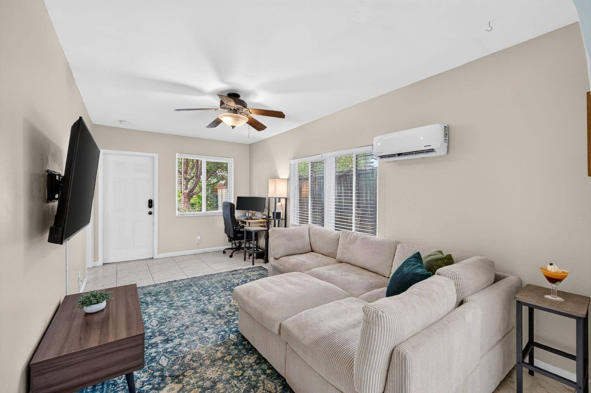 1140 NE 17TH Avenue, Fort Lauderdale, FL 33304 33 Guest House Living