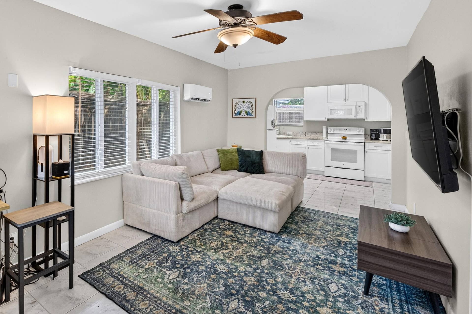 1140 NE 17TH Avenue, Fort Lauderdale, FL 33304 6 Guest House Living Kitchen