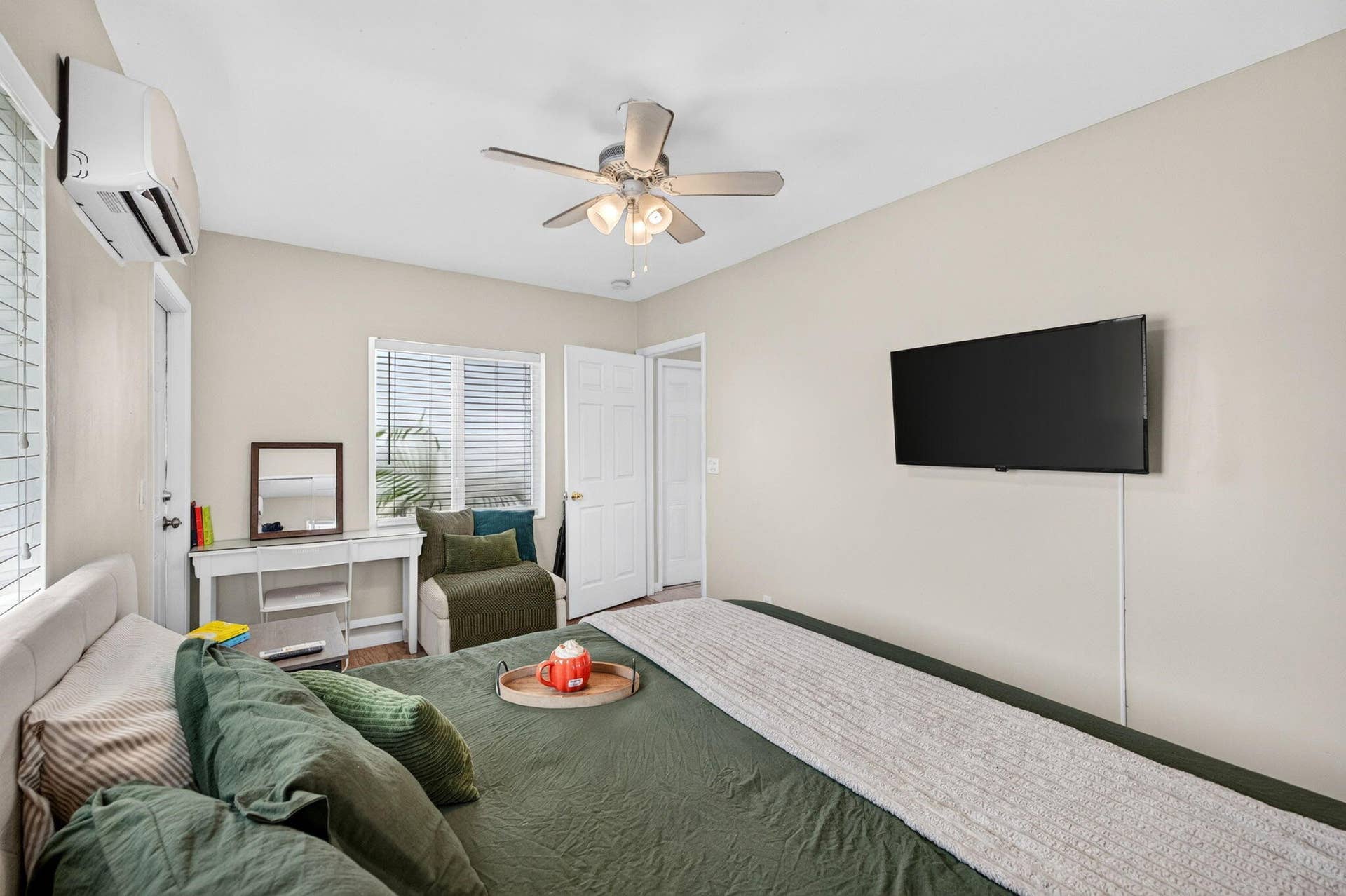 1140 NE 17TH Avenue, Fort Lauderdale, FL 33304 45 Guest House Bedroom